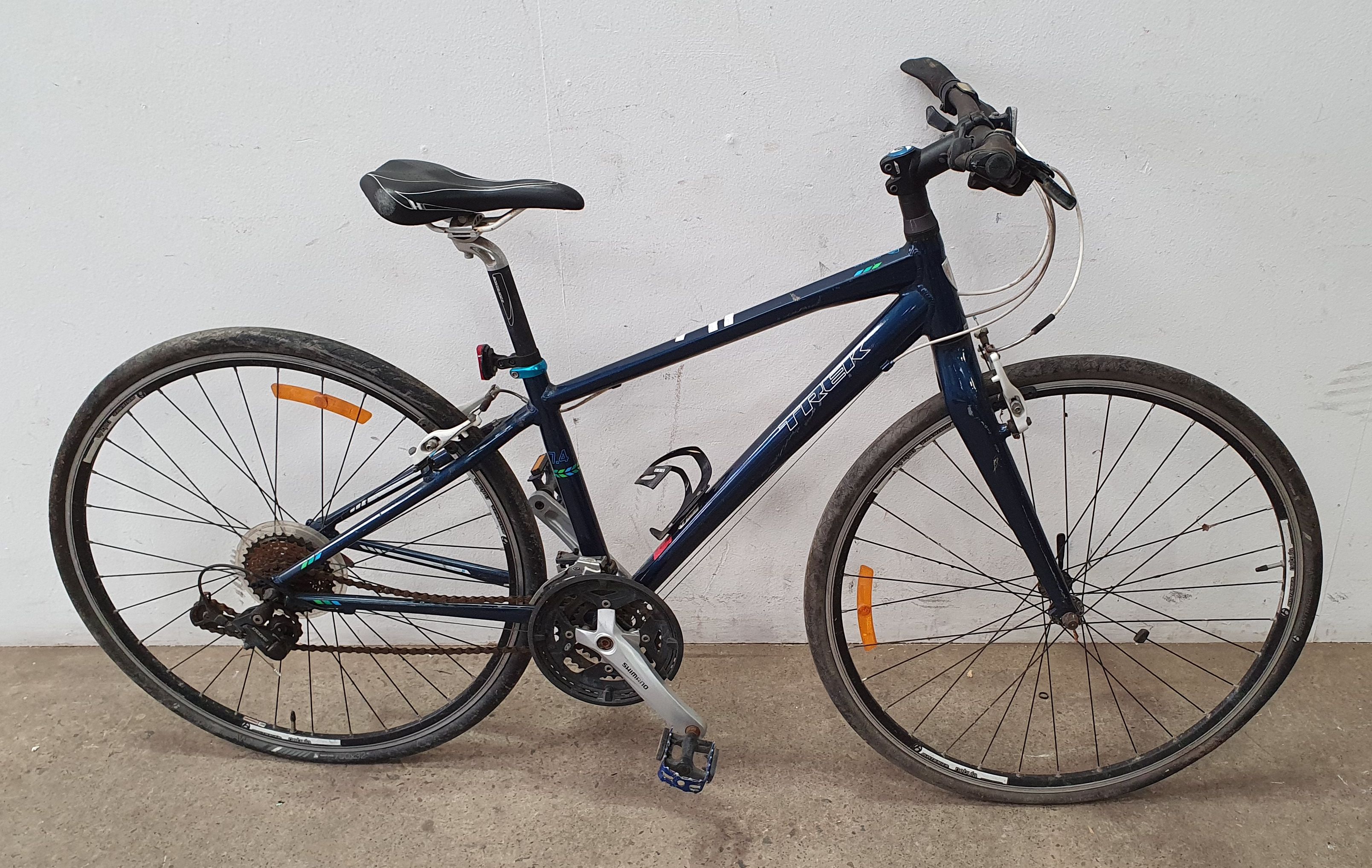 1075 · A TREK ALPHA GOLD ALUMINIUM ROAD BIKE