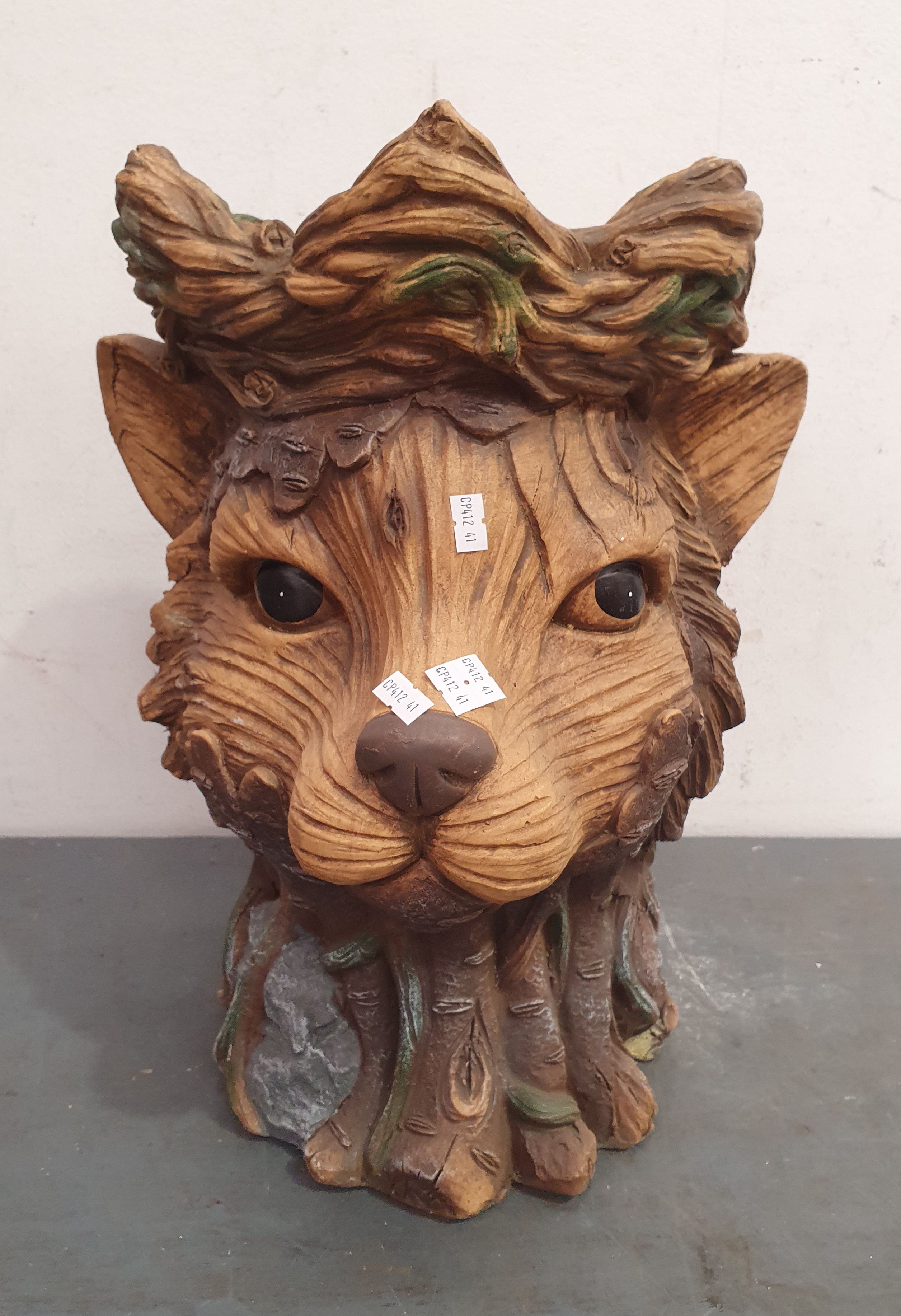 1046 · A FOX HEAD POT