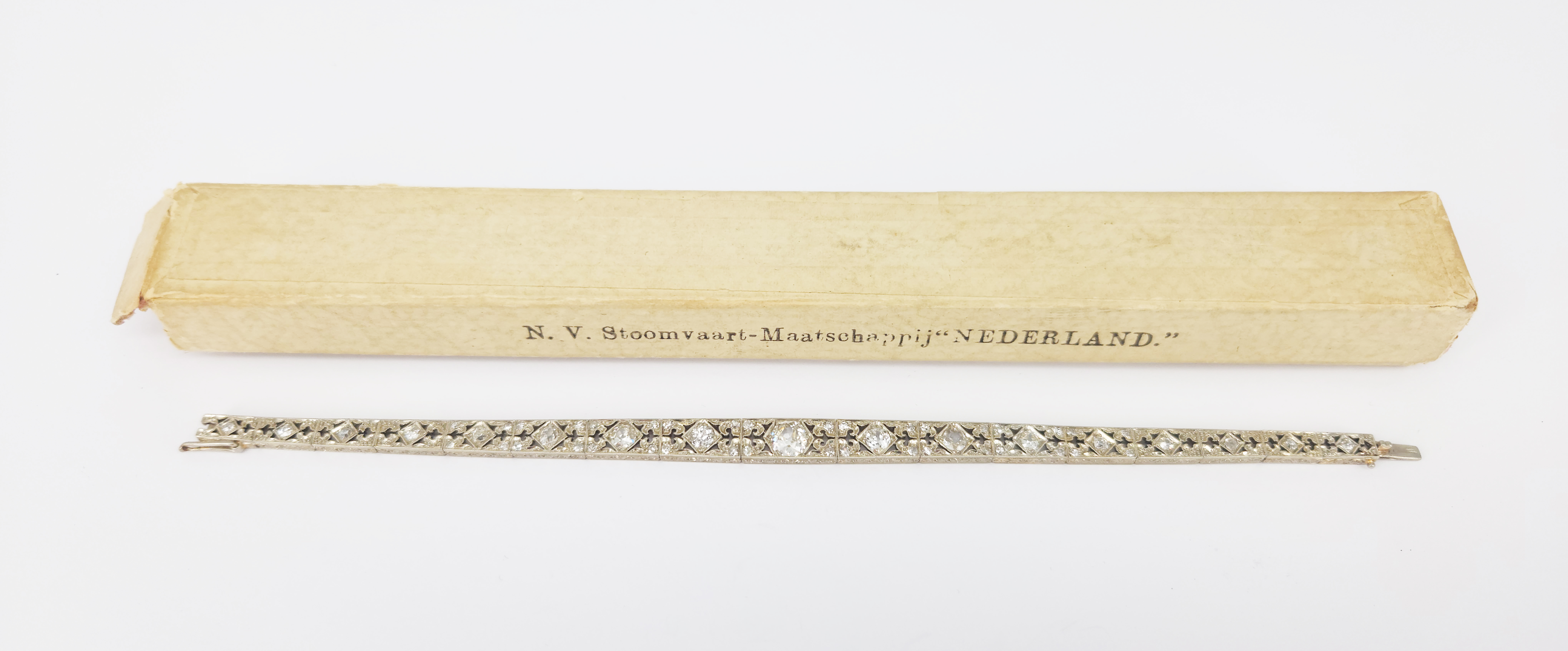 A Round Brilliant Cut Diamond Bracelet