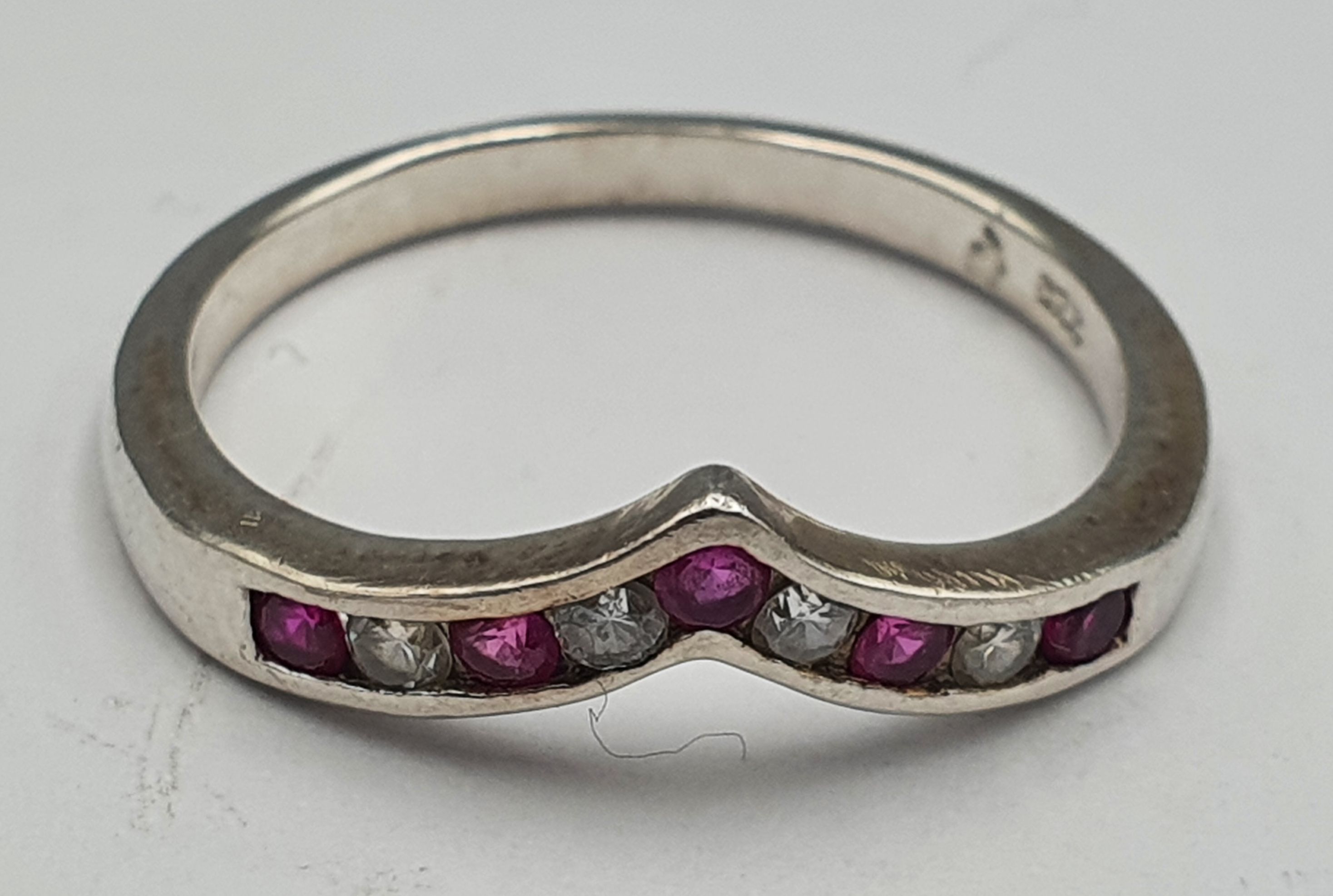 279 · A VINTAGE SILVER AND RUBY RING