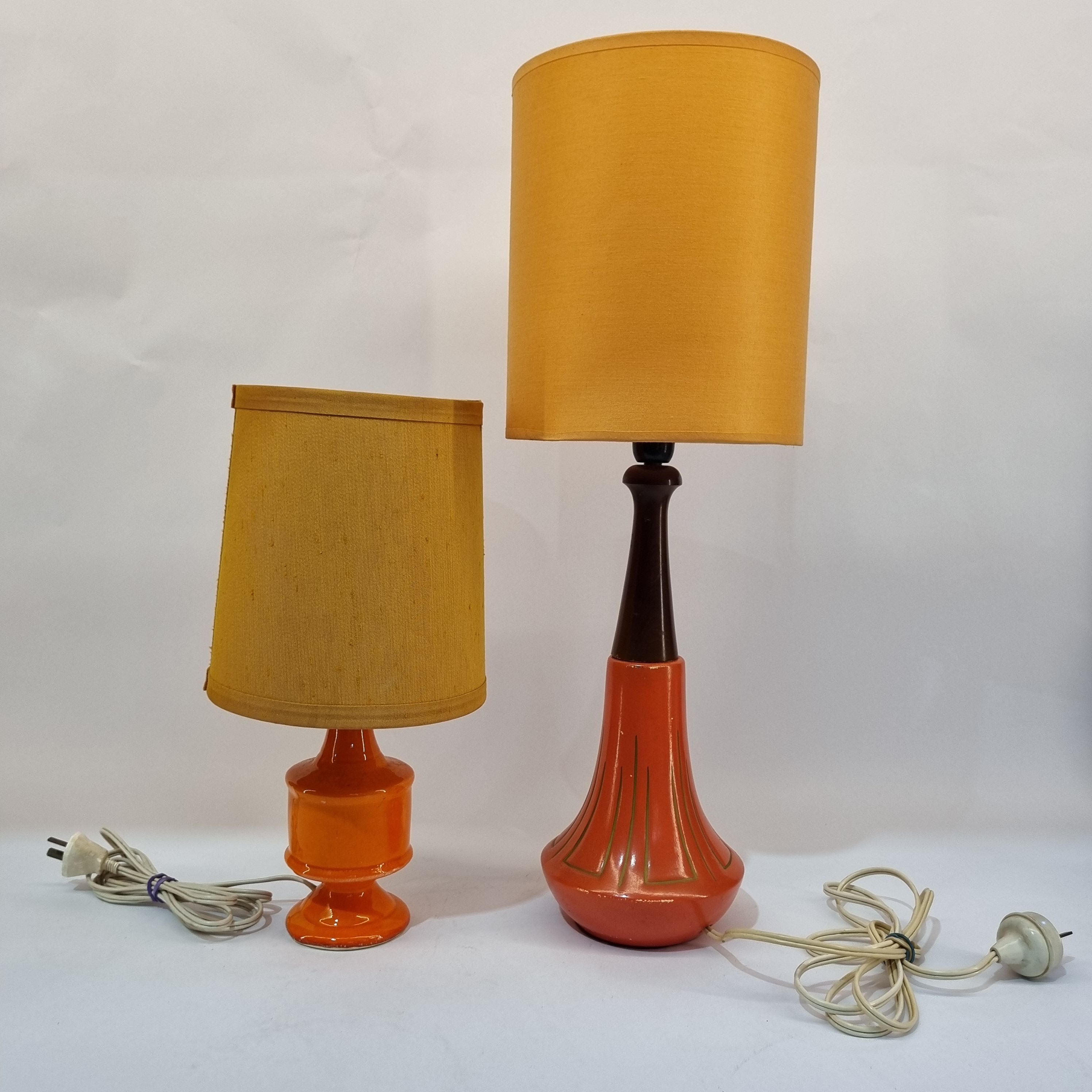 657 · TWO ORANGE GLAZED TABLE LAMPS WITH SHADE