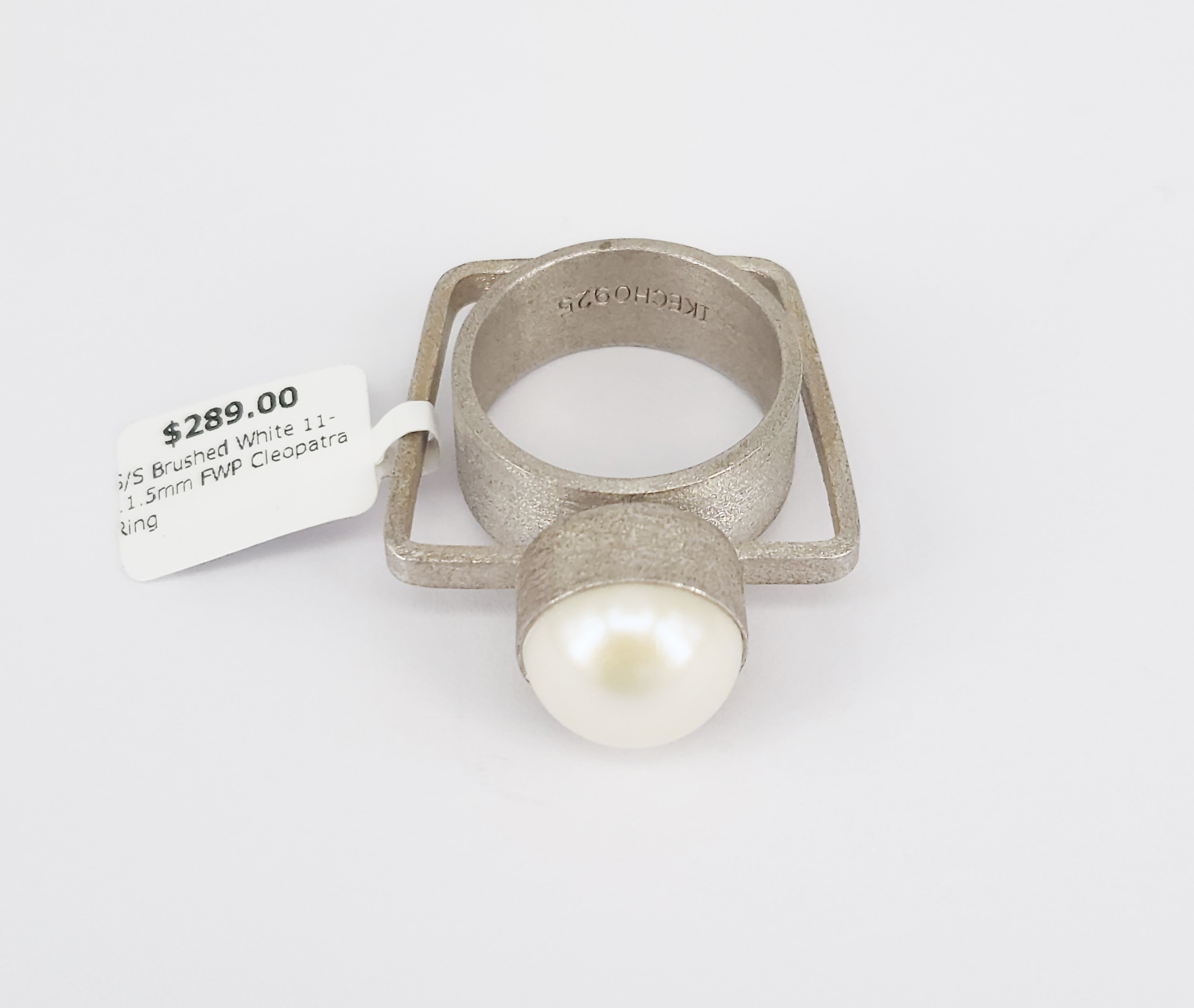 402 · A IKECHO STERLING BRUSHED SILVER MODERNIST BRUSHED FRESHWATER MABE PEARL RING