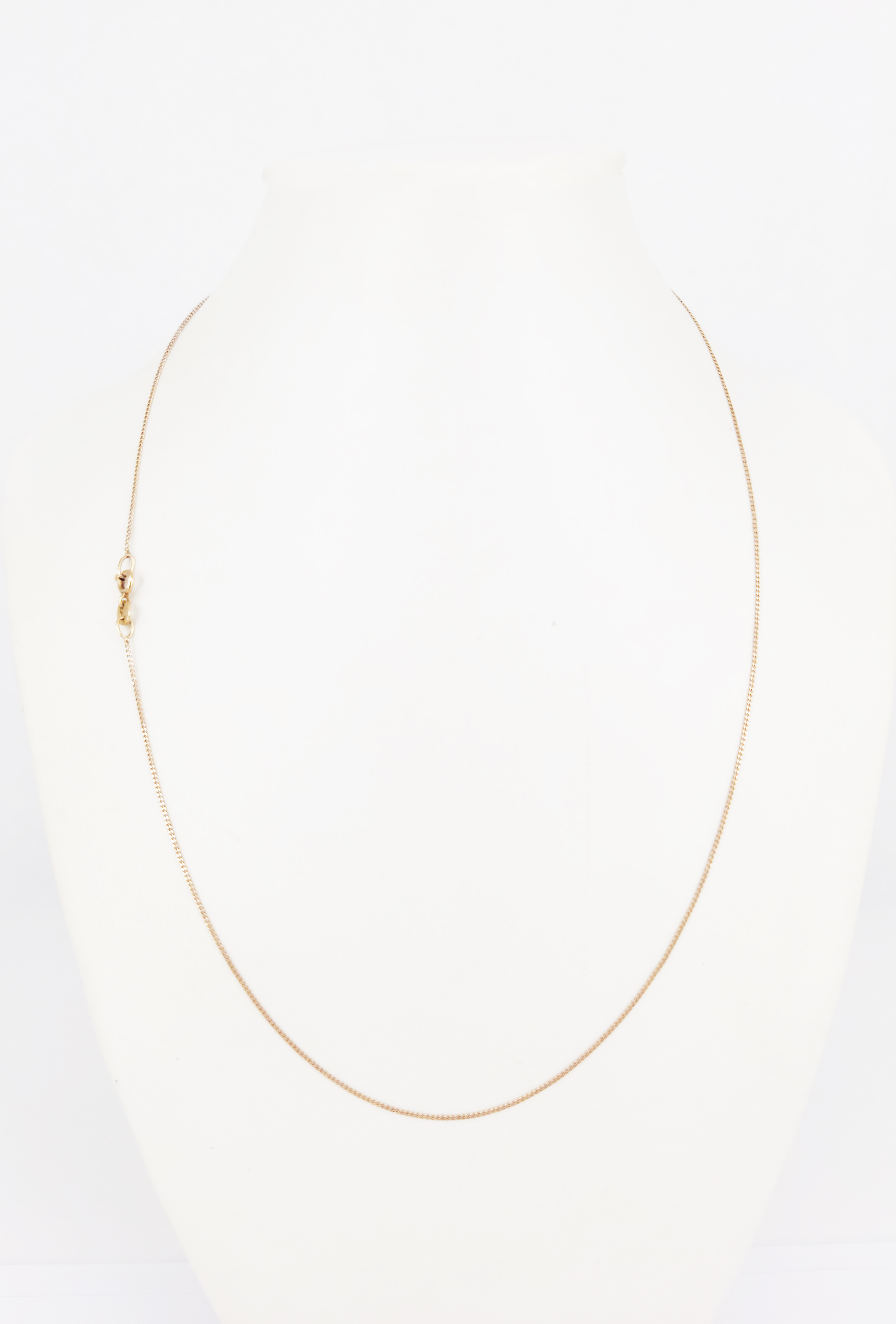 335 · A 9ct YELLOW GOLD CHAIN