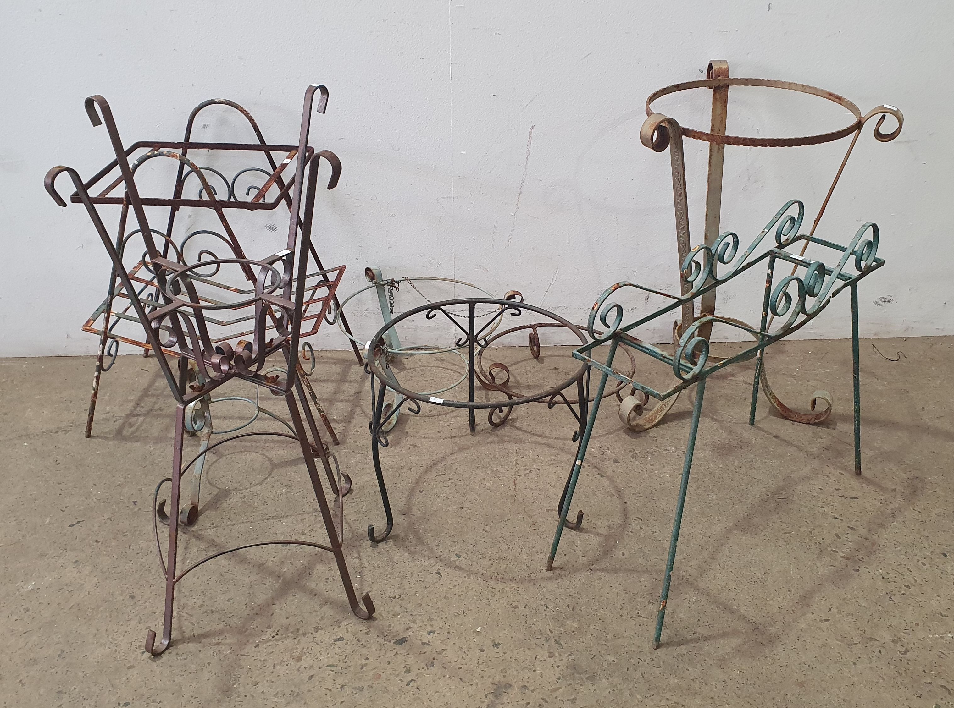 A GROUP OF METALWARE