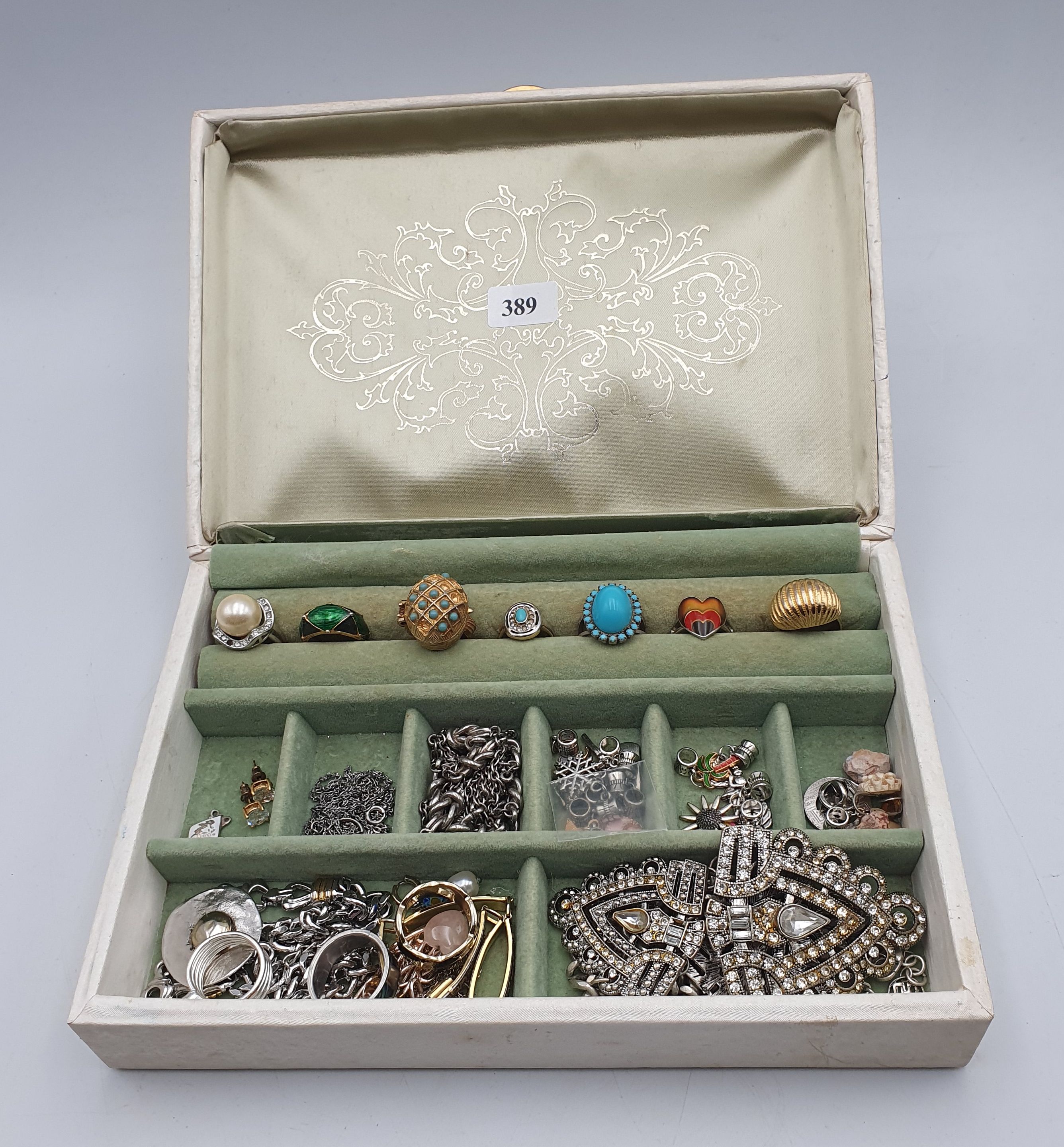 389 · A BUXTON JEWELLERY BOX AND CONTENTS