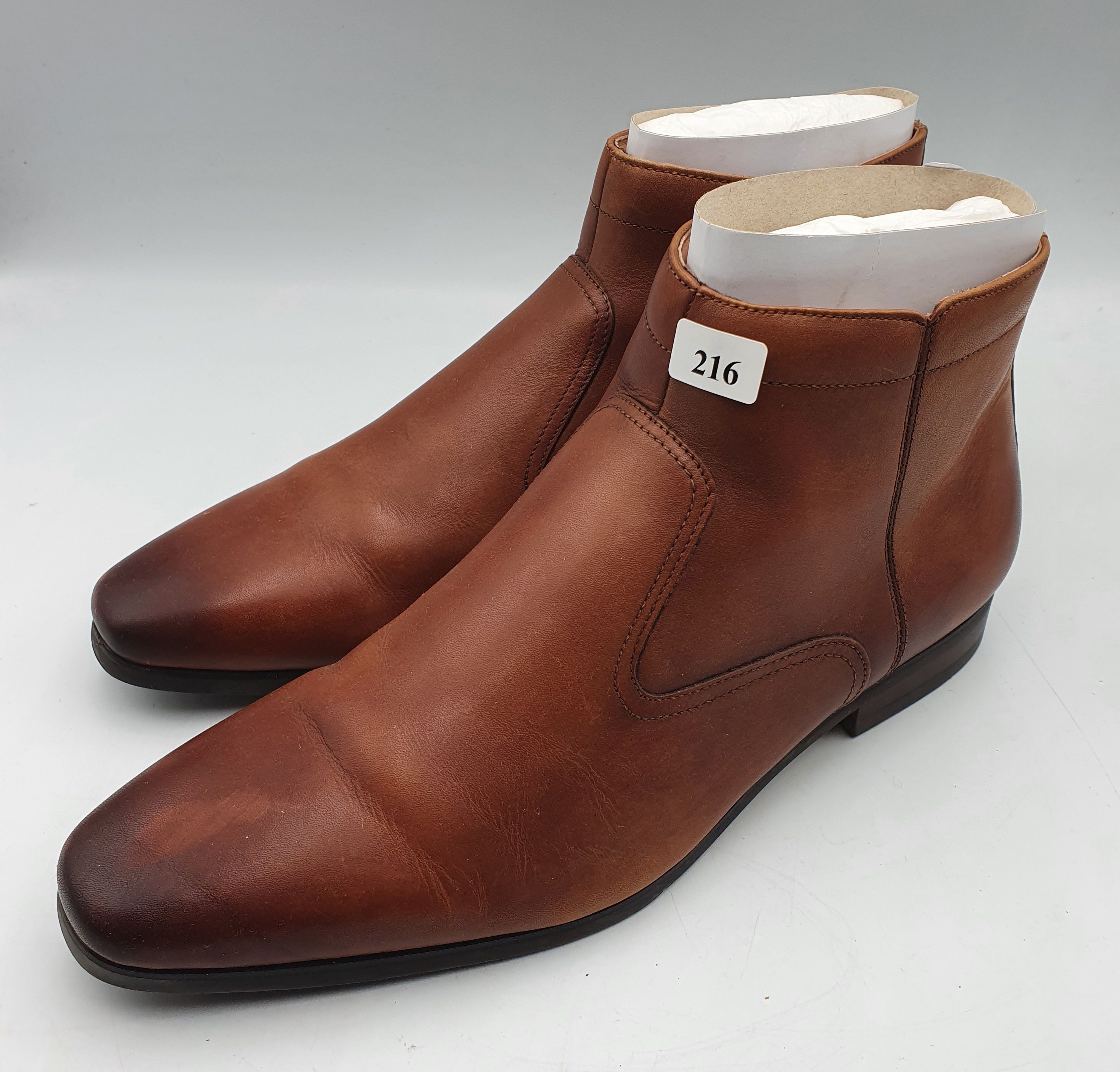 216 · A PAIR OF MENS FLORSHEIM 'BELGRADE' BOOTS