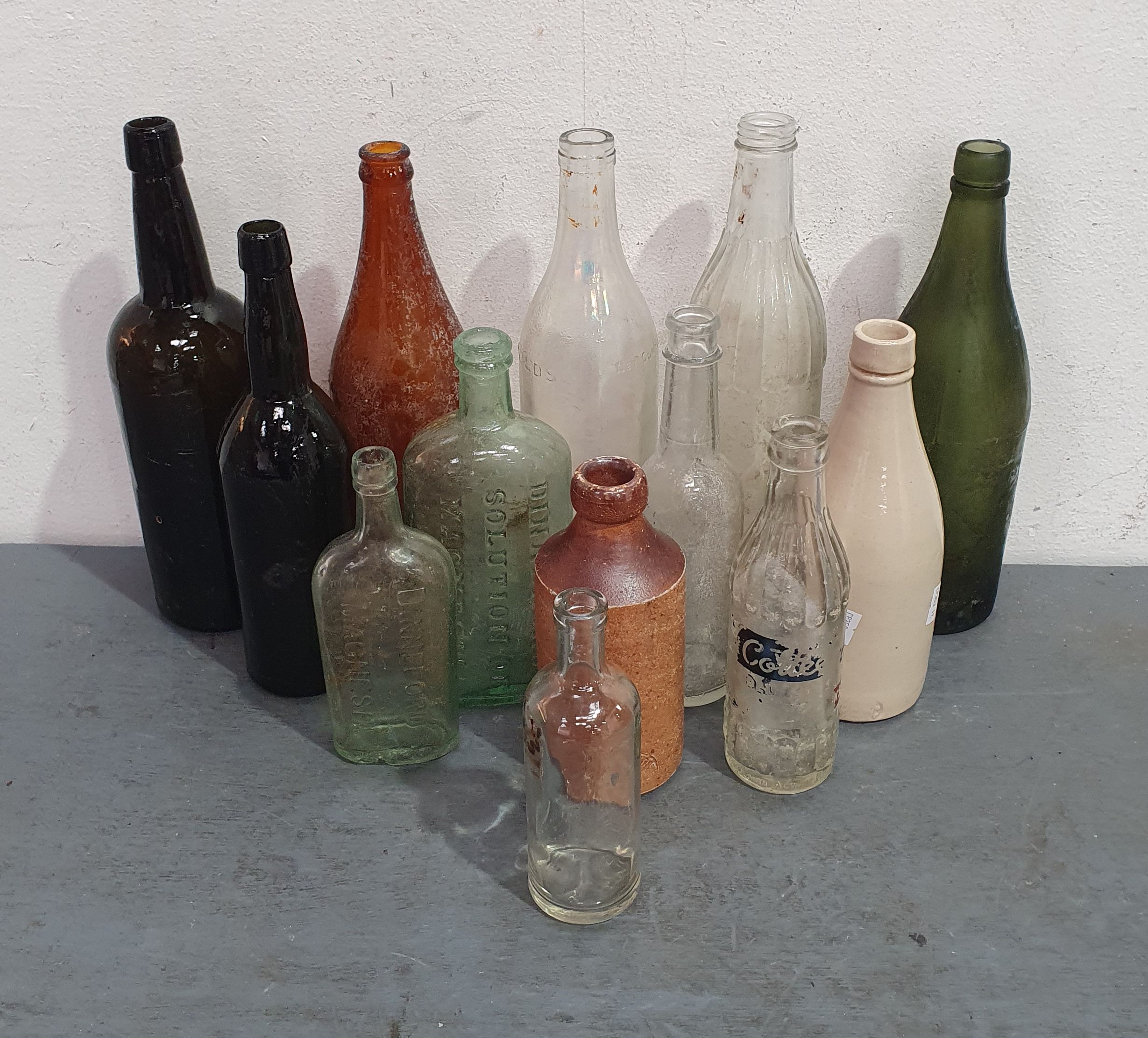1381 · A CRATE OF VINTAGE BOTTLES