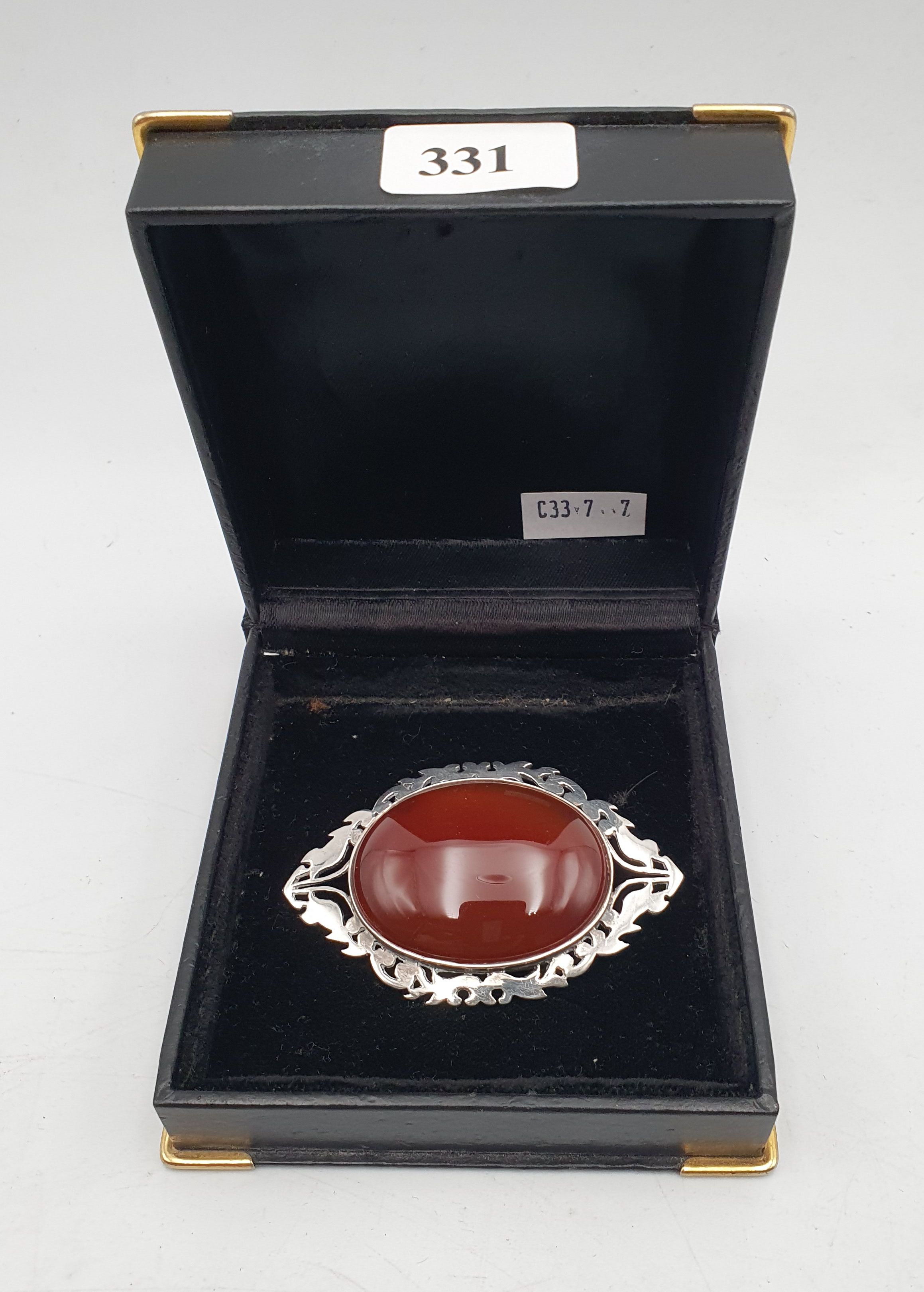331 · A VINTAGE SILVER BROOCH WITH LARGE CENTRAL CARNELIAN