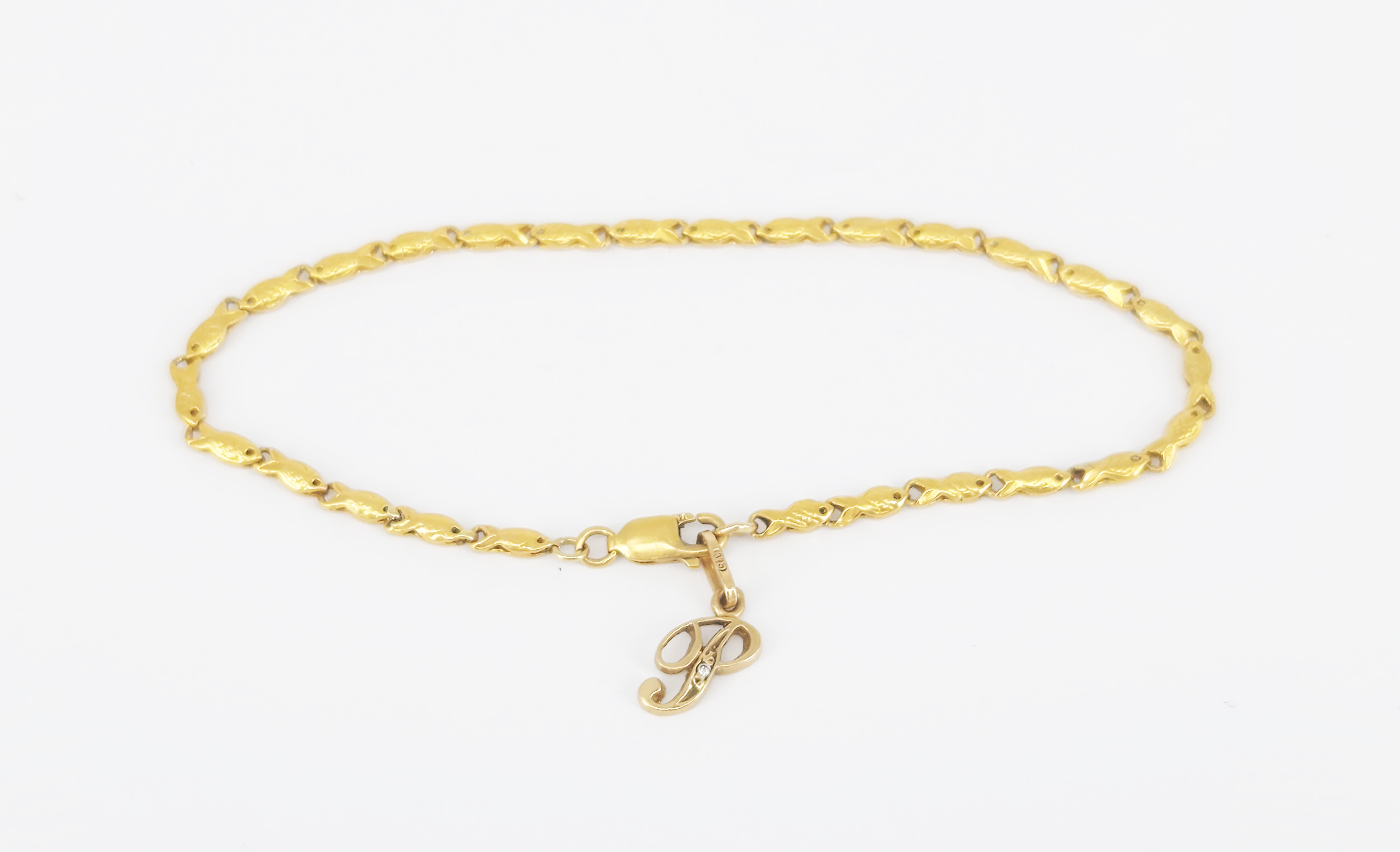 A Yellow Gold Fish-Link Bracelet