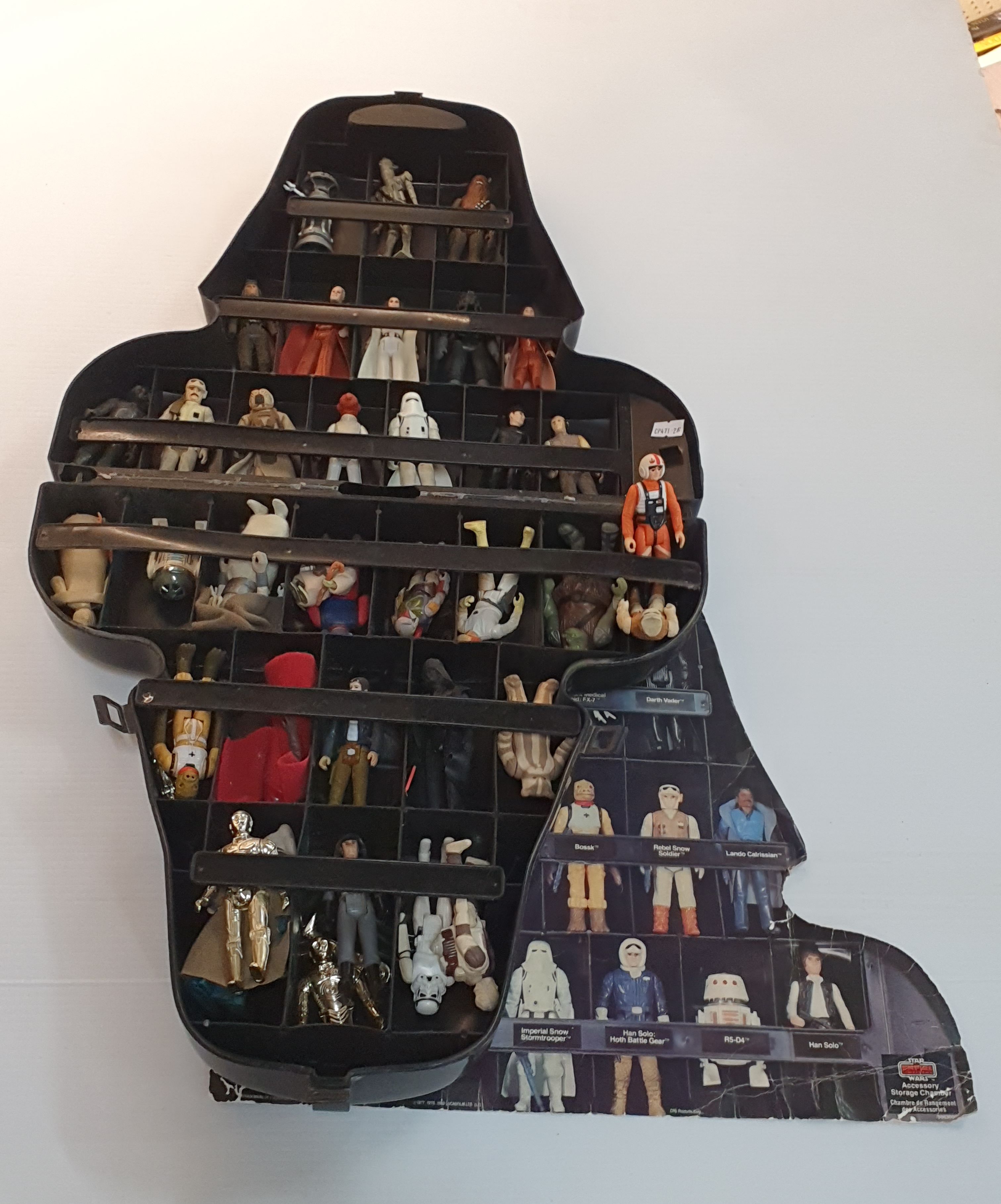 A GROUP OF STAR WARS FIGURES AND A STAR WARS CASE