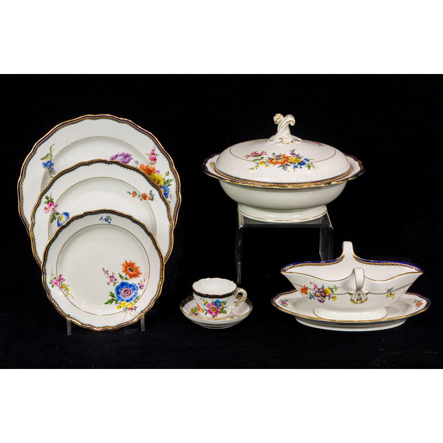 (lot of approx 86) A Meissen porcelain assembled dinner service