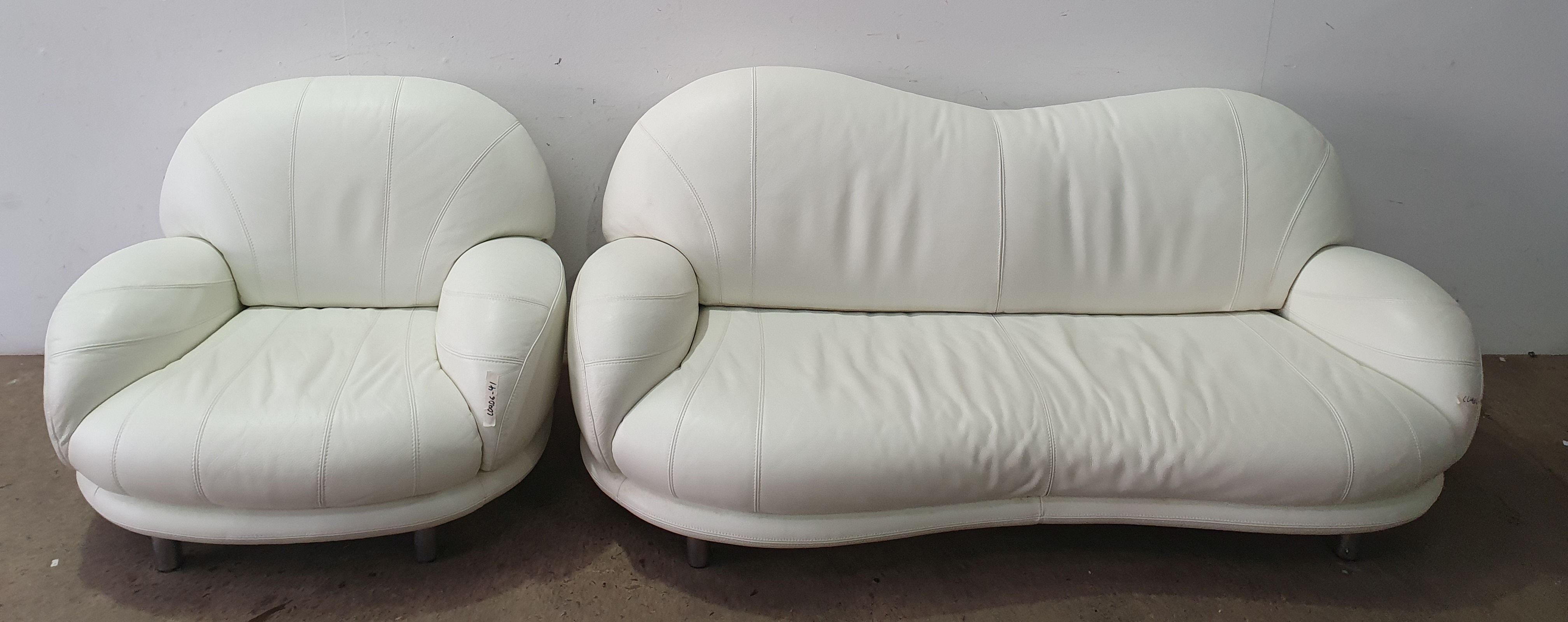 2115 · A WHITE LEATHER LOUNGE