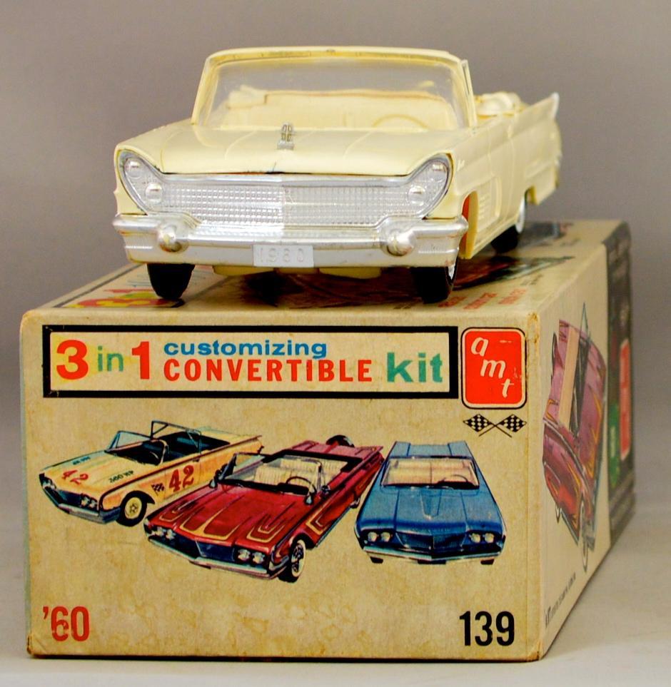 Built up AMT 1960 Lincoln Continental Convertible 1/25 scale model
