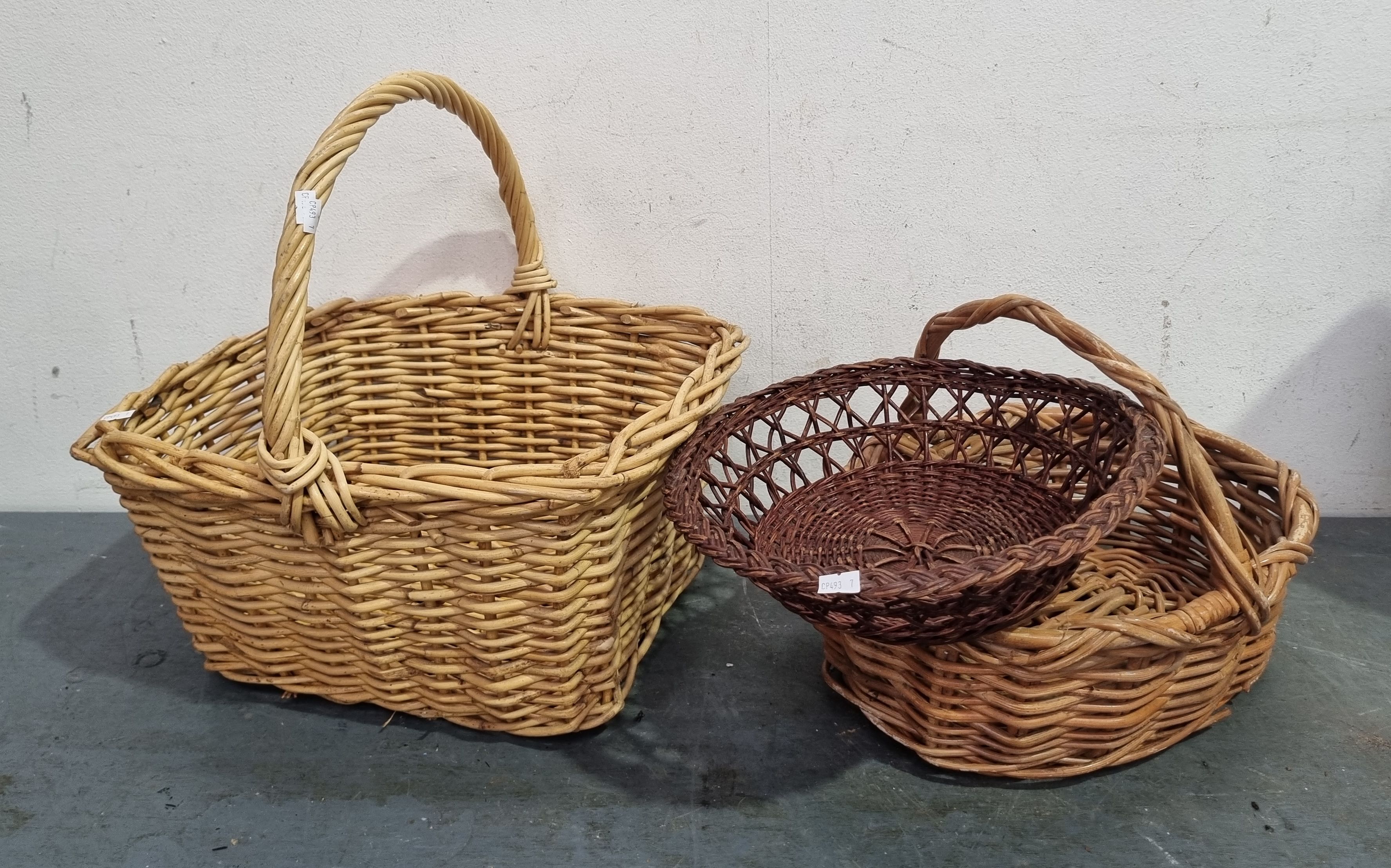1013 · A GROUP OF WICKER BASKETS