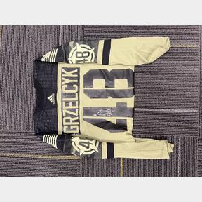 Matt Grzelcyk Boston Bruins Game-Worn 2019 NHL Winter Classic Jersey - NHL  Auctions