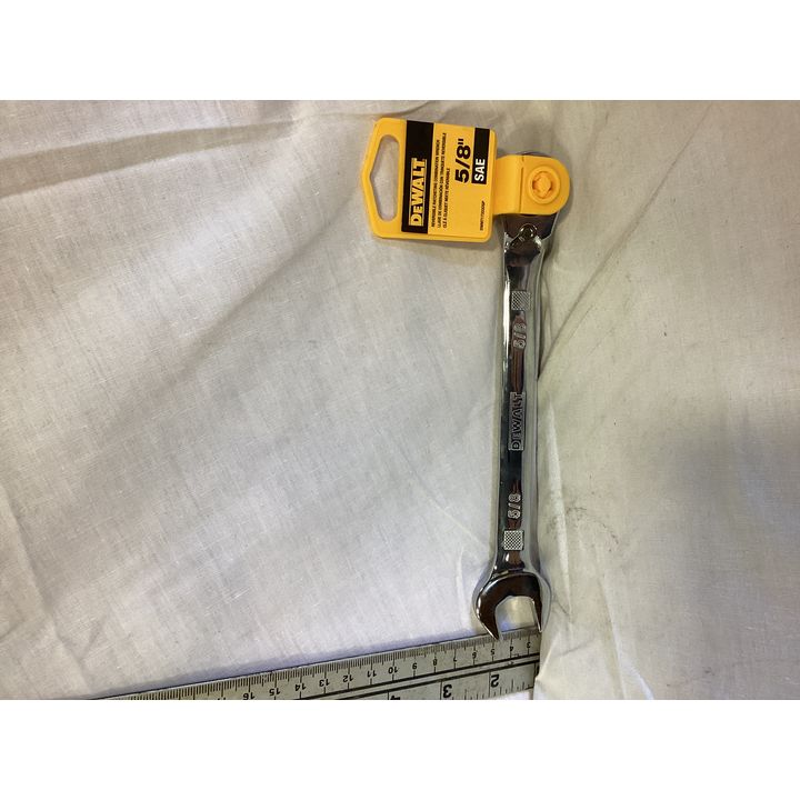 DeWalt Reversible Ratcheting Combination Wrench- 5/8'' SAE