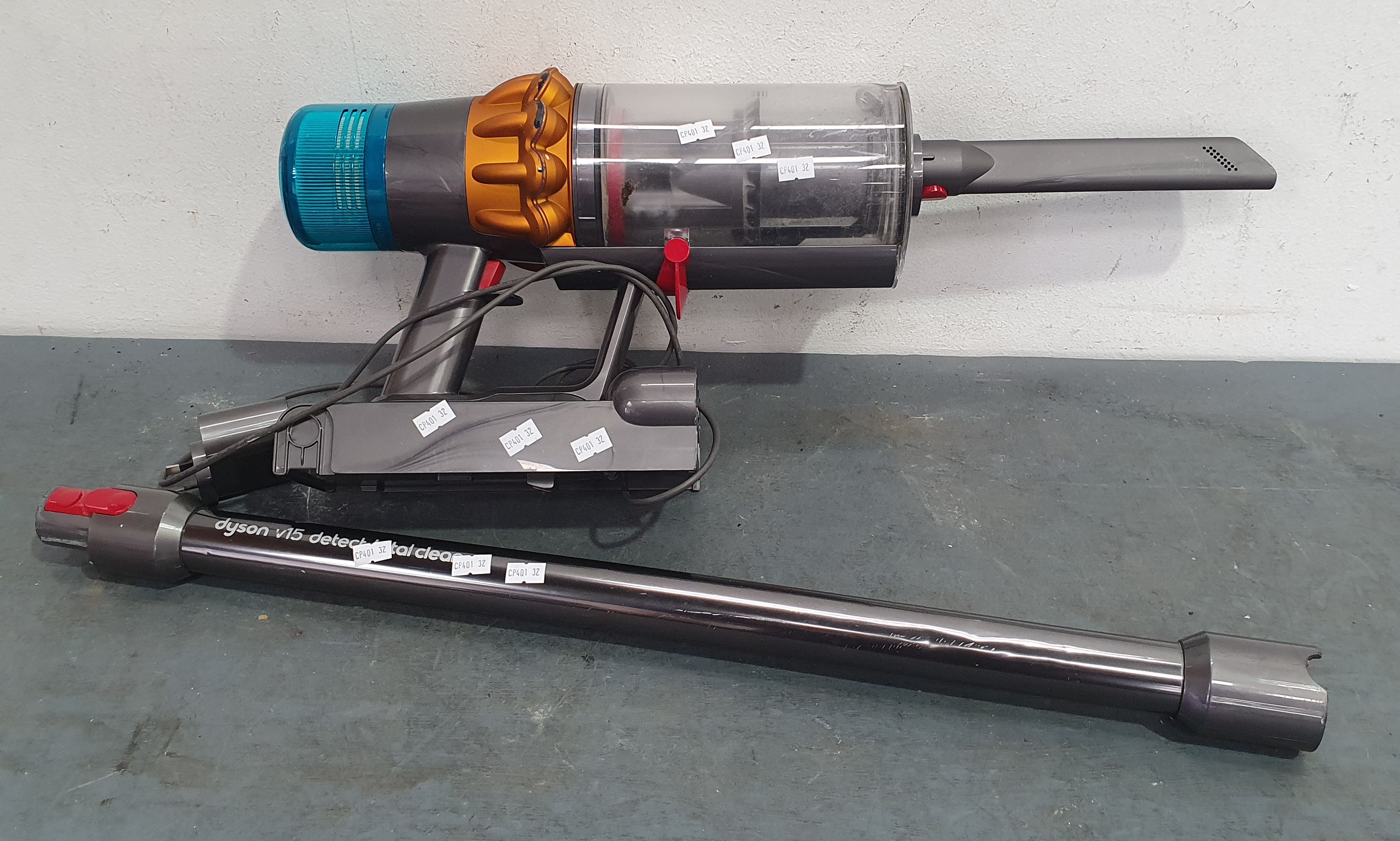 1235 · A DYSON STICK VACUUM CLEANER