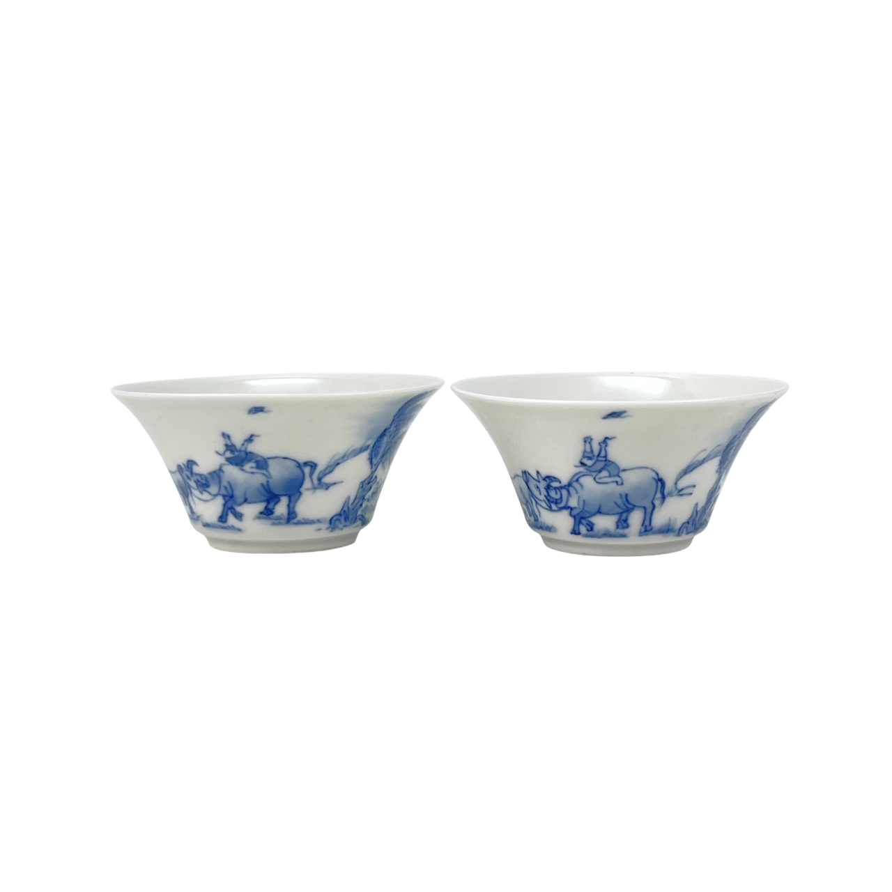 若深珍藏款青花人物纹敞口碗一对PAIR OF BLUE AND WHITE BOWLS