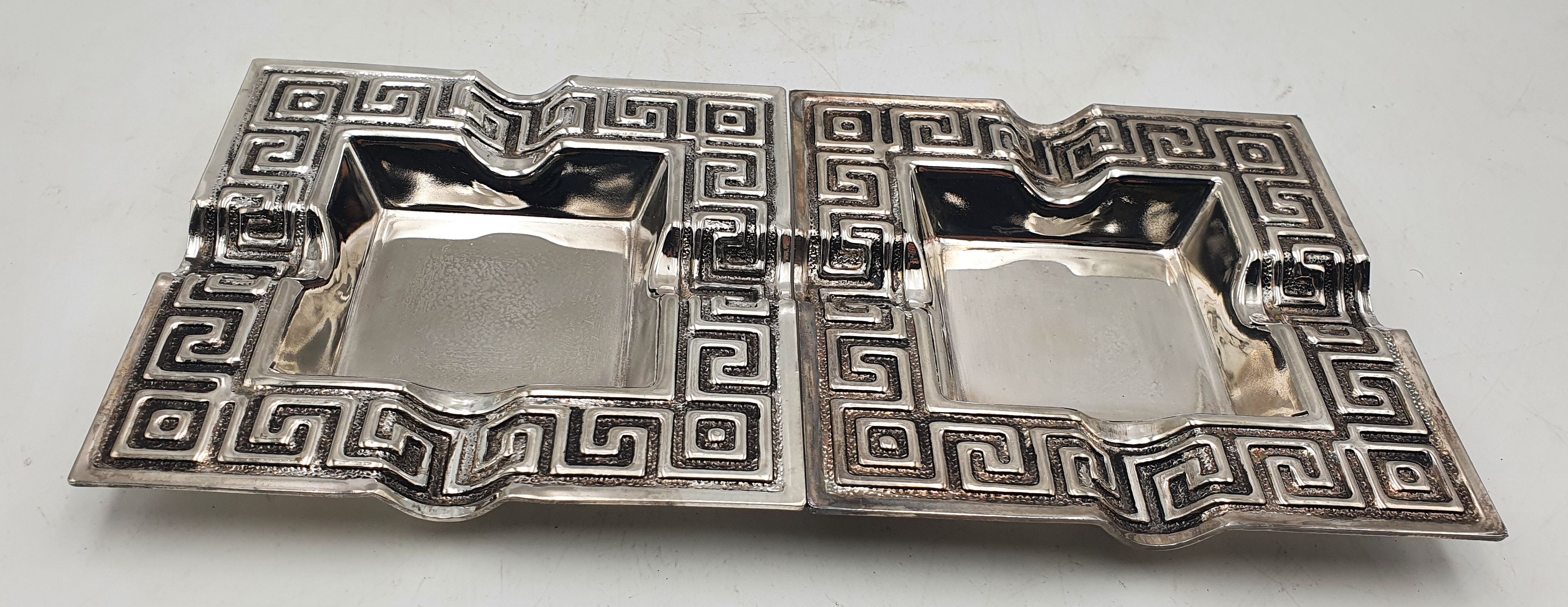 164 · A PAIR OF ITALIAN VERA LUCINO SILVER PLATED ASHTRAYS