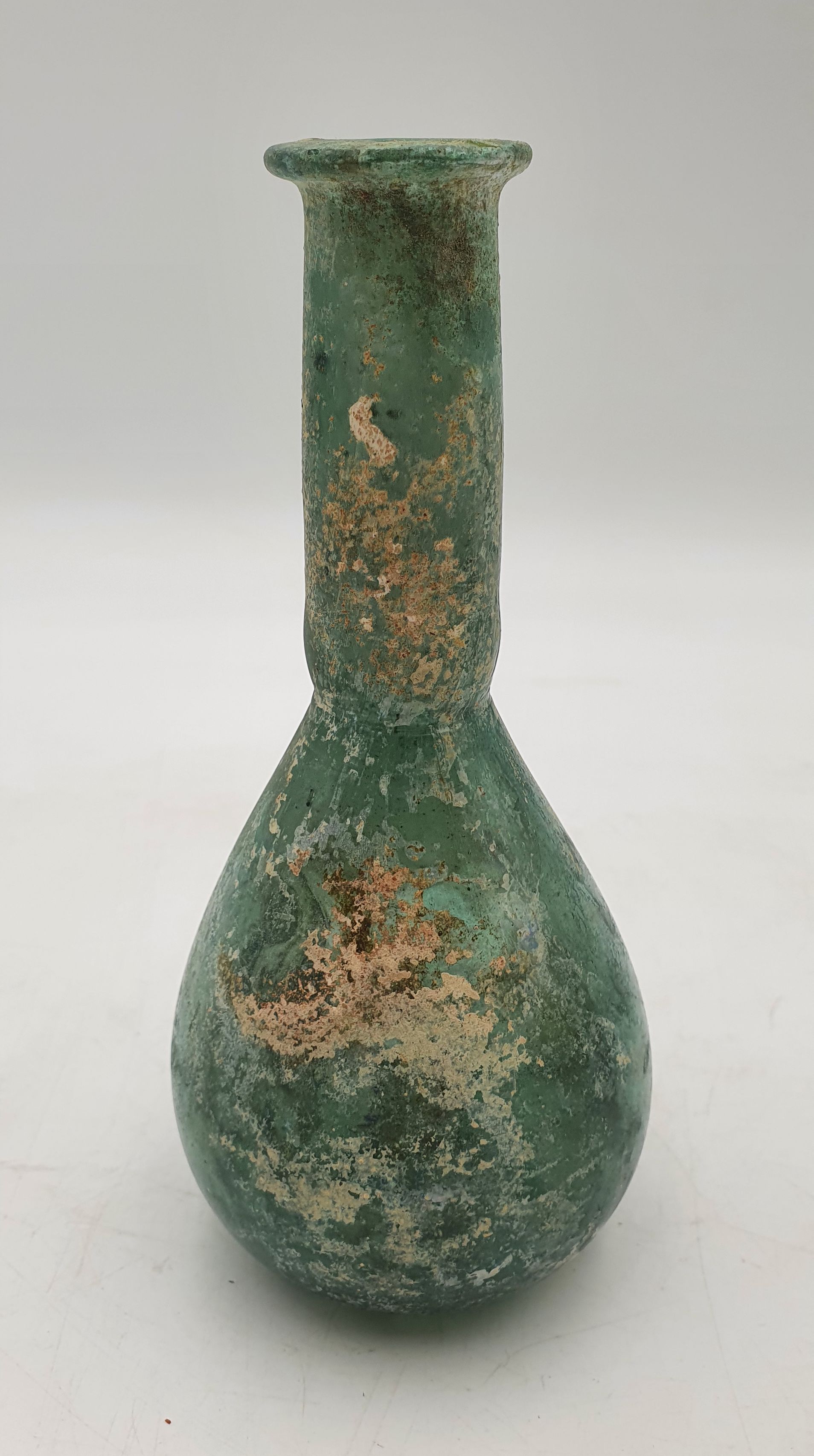 324 · A ROMAN PERIOD GLASS VASE