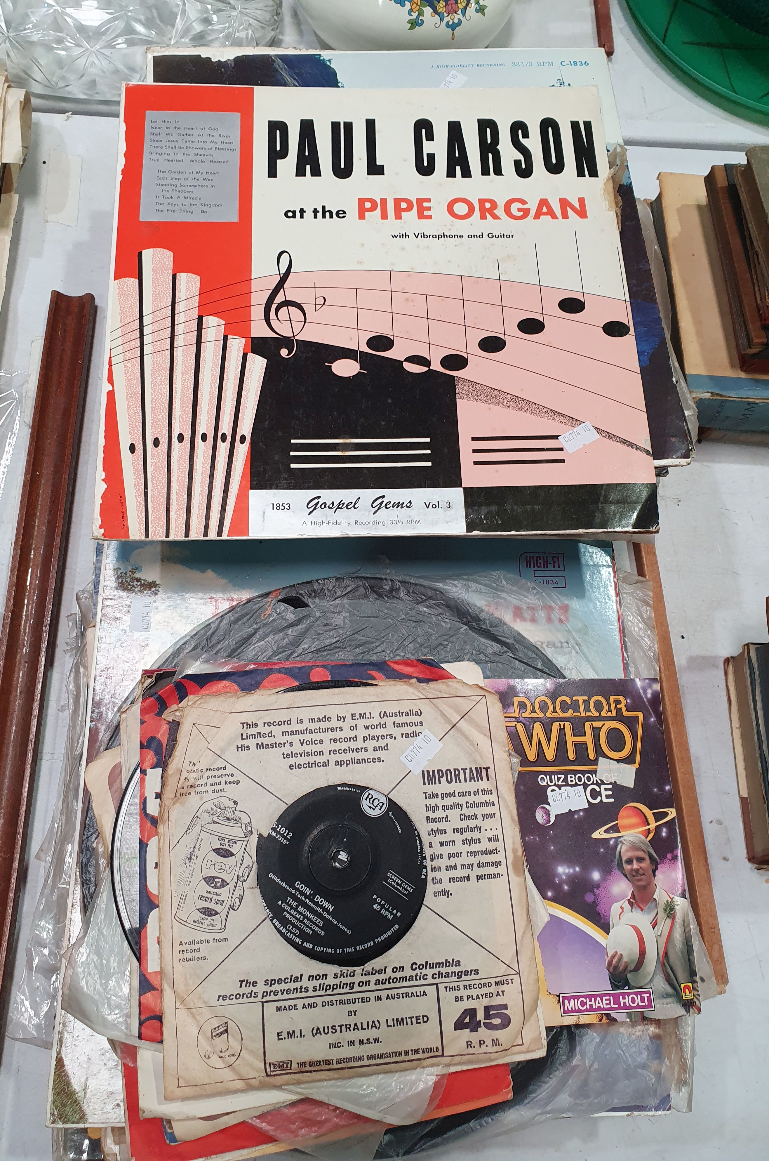 412 · A GROUP OF LP AND SINGLE RECORDS