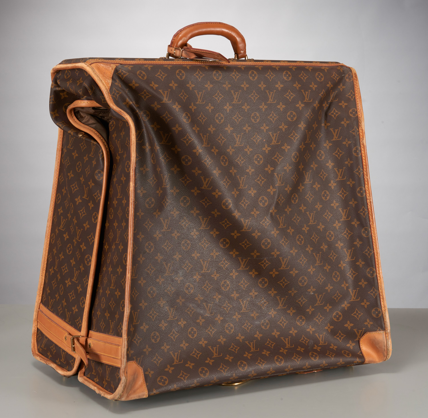 Lot - Vintage Louis Vuitton Garment Bag