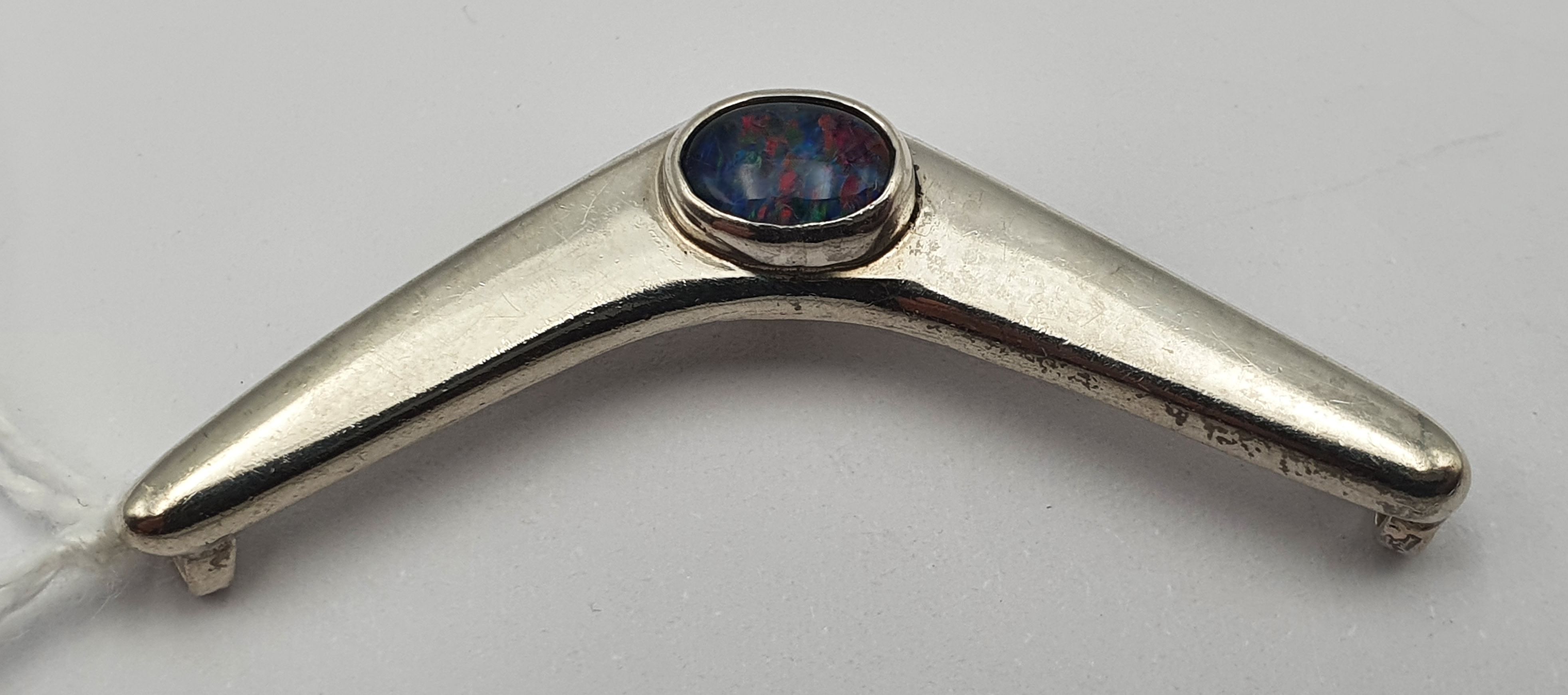 292 · A VINTAGE AUSTRALIAN HALLMARKED SILVER AND OPAL PENDANT