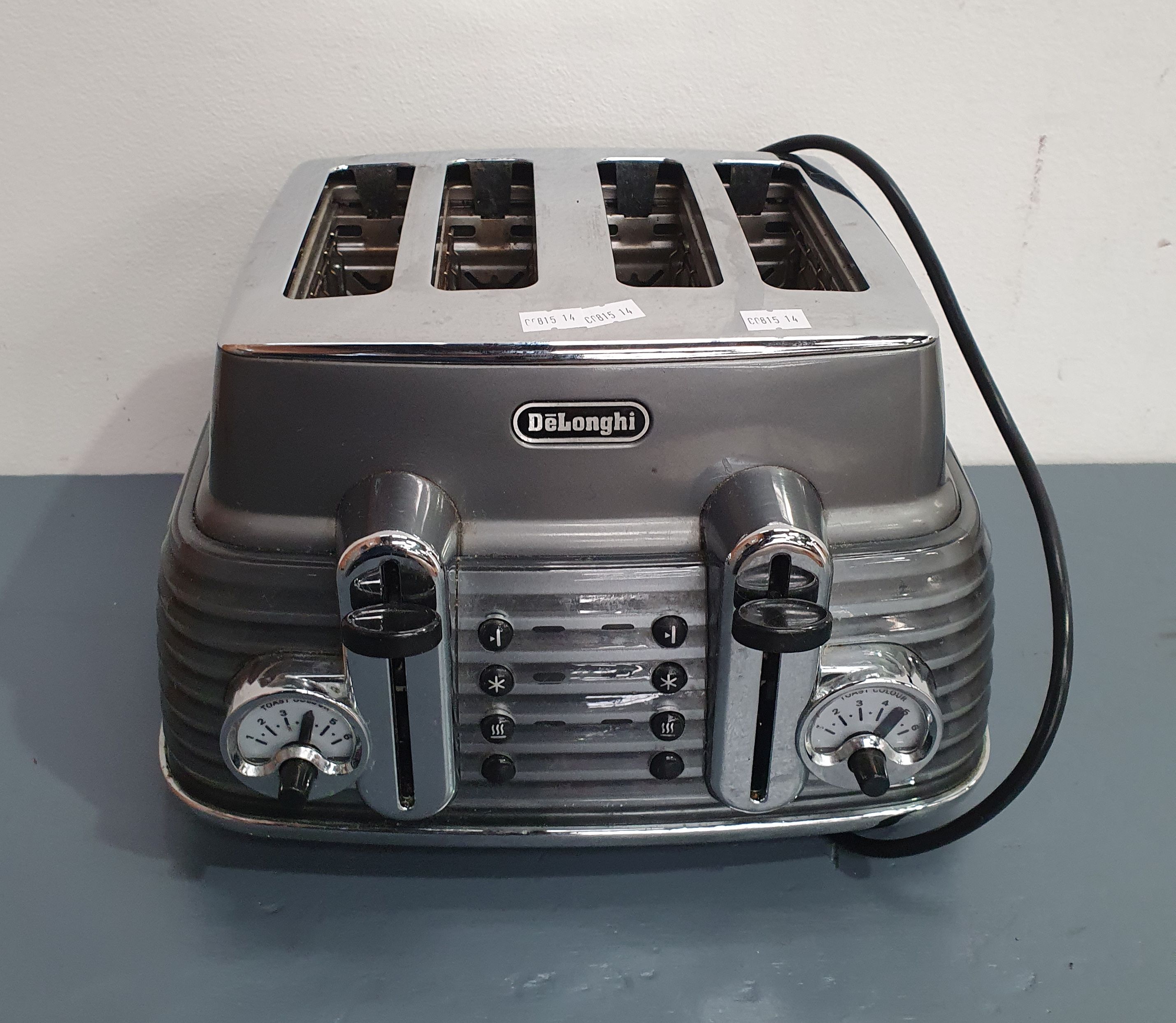 A Delonghi Toaster