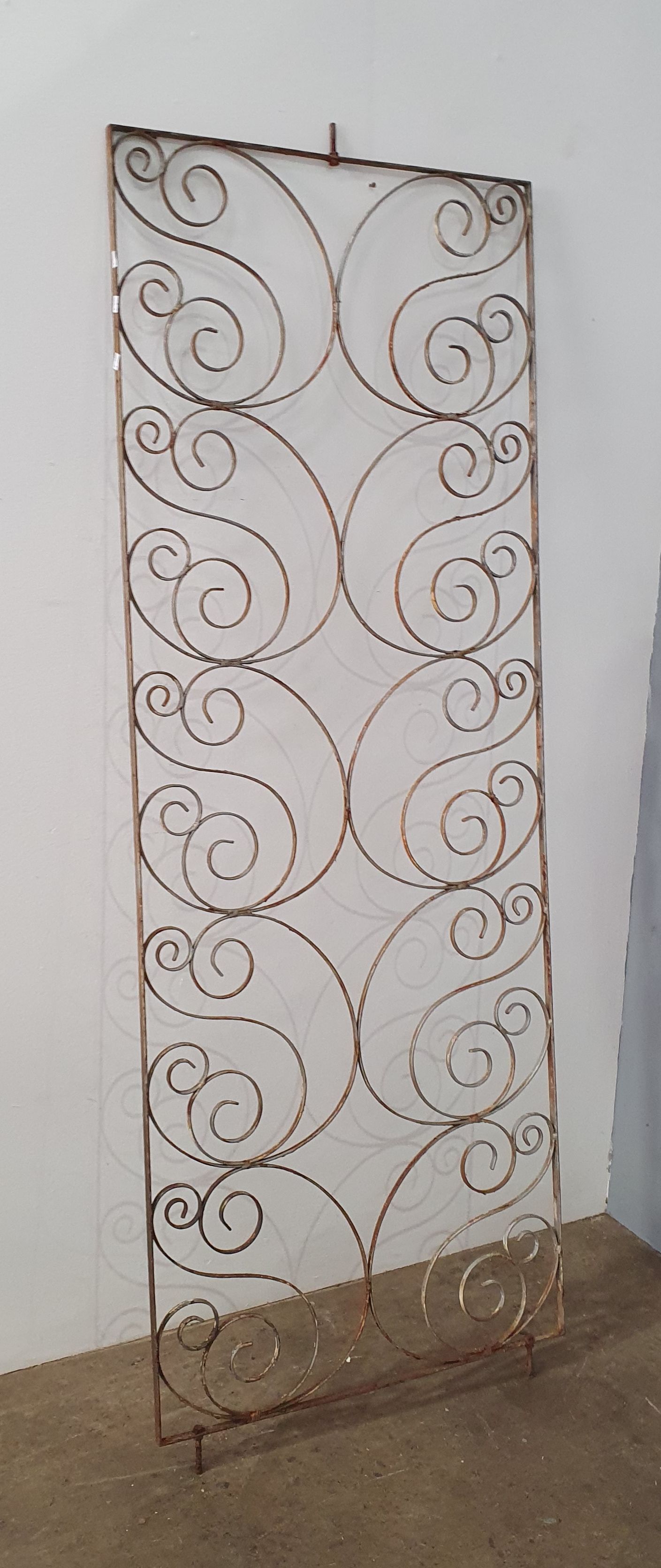 1136 · A METAL DECORATIVE PANEL
