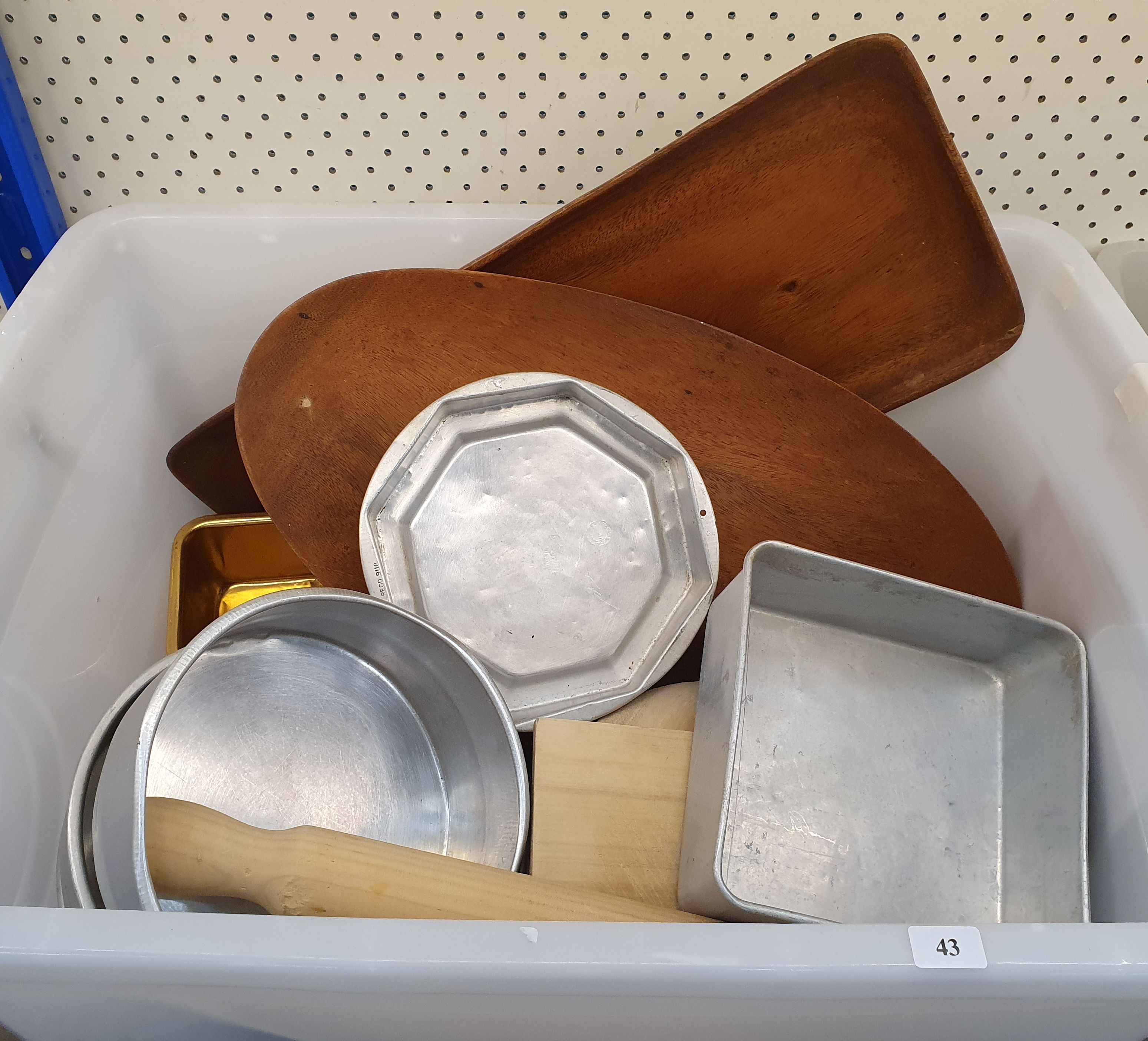43 · A TUB OF KITCHENWARE