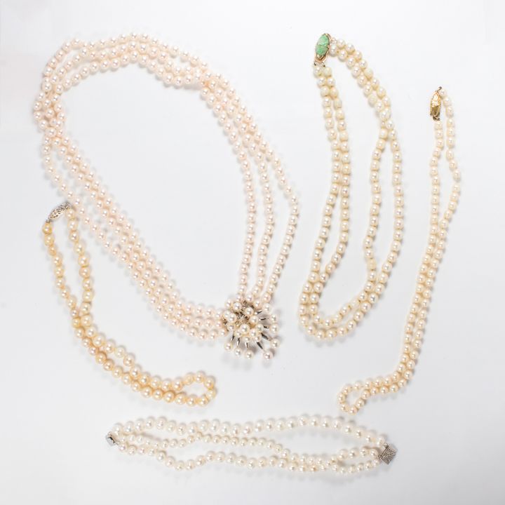 A lot of pearl necklaces