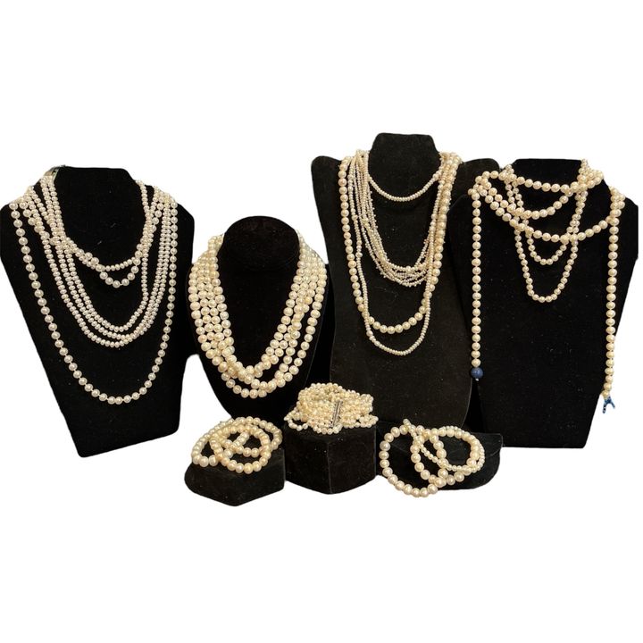 Collection Cultured Freshwater & Costume Pearl Necklaces and Bracelets