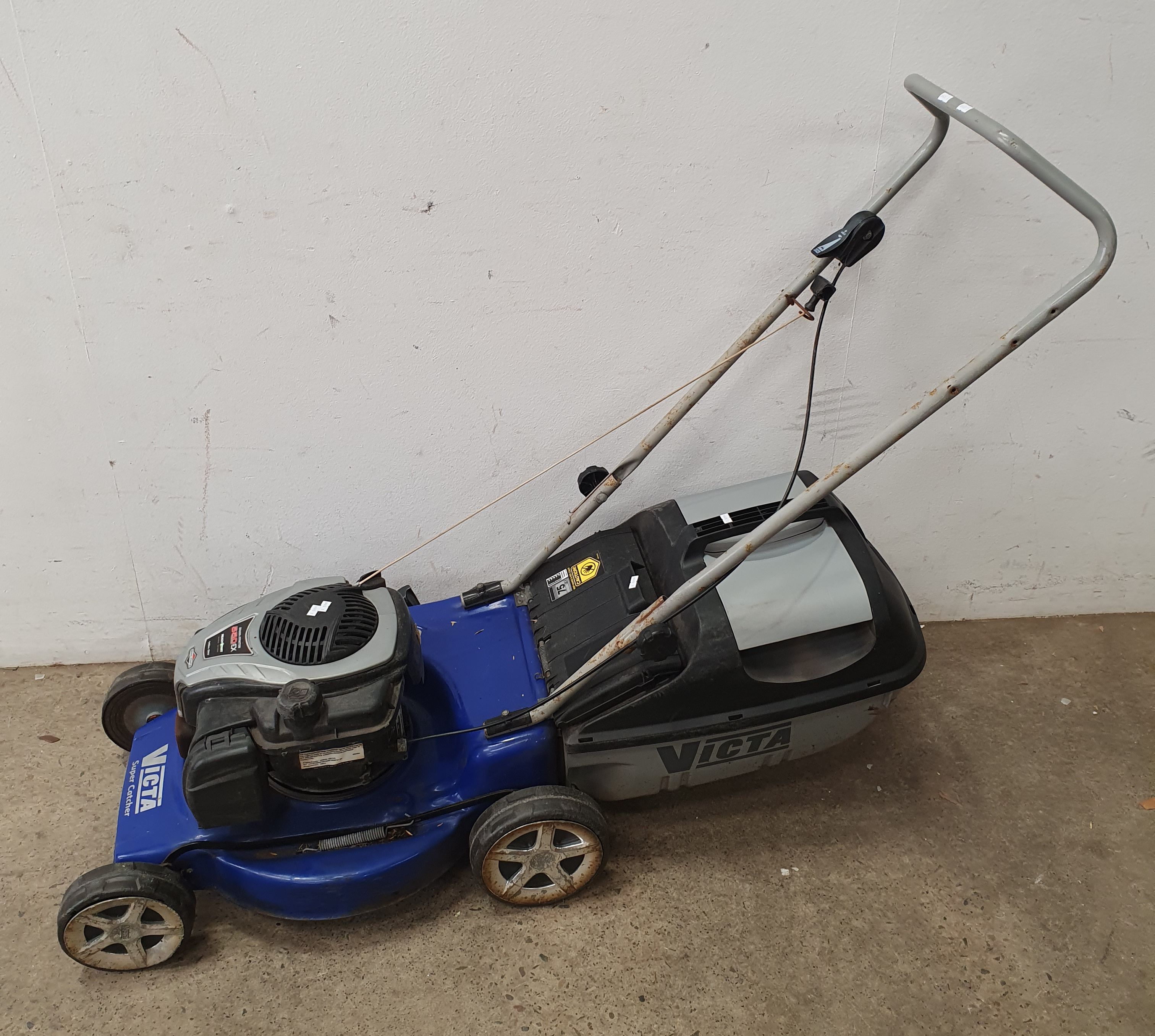 1061 · A VICTA LAWNMOWER