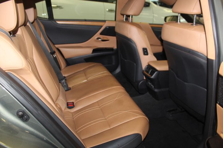 2022 LEXUS ES 300H SE | Wesbank