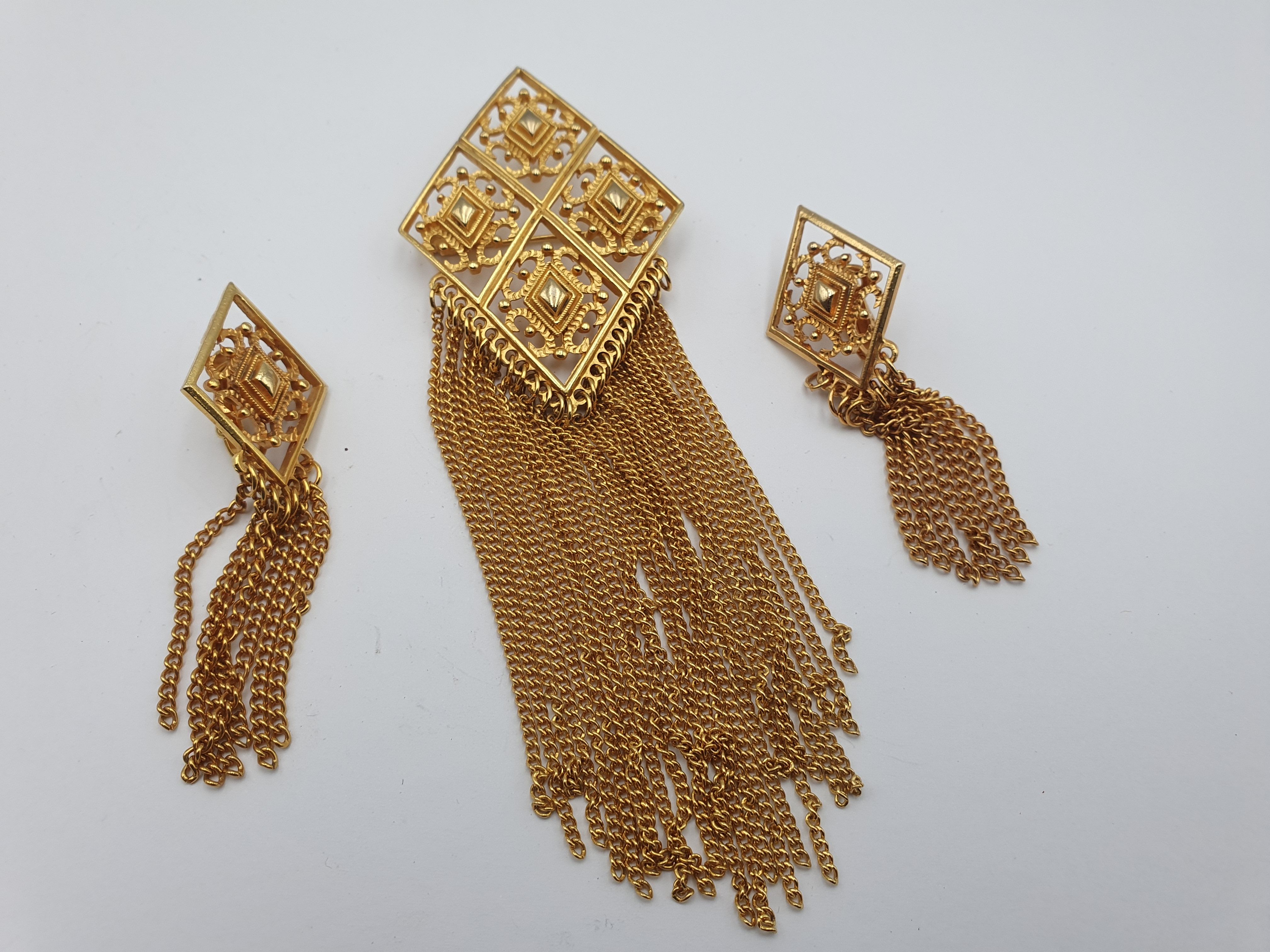 382 · A VINTAGE BARCS JEWELLERY SET