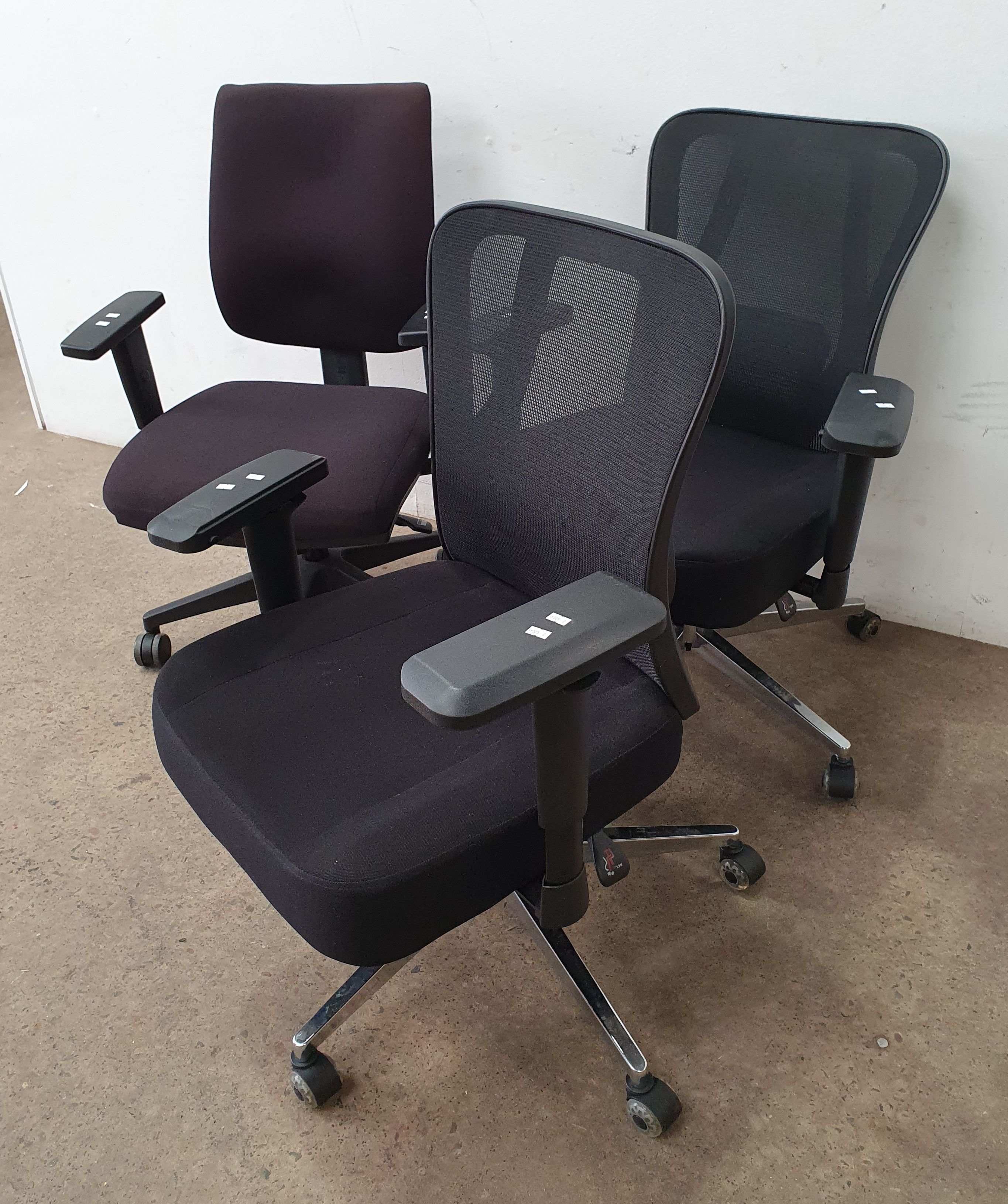 A GROUP OF THREE OFFICE CHAIRS
