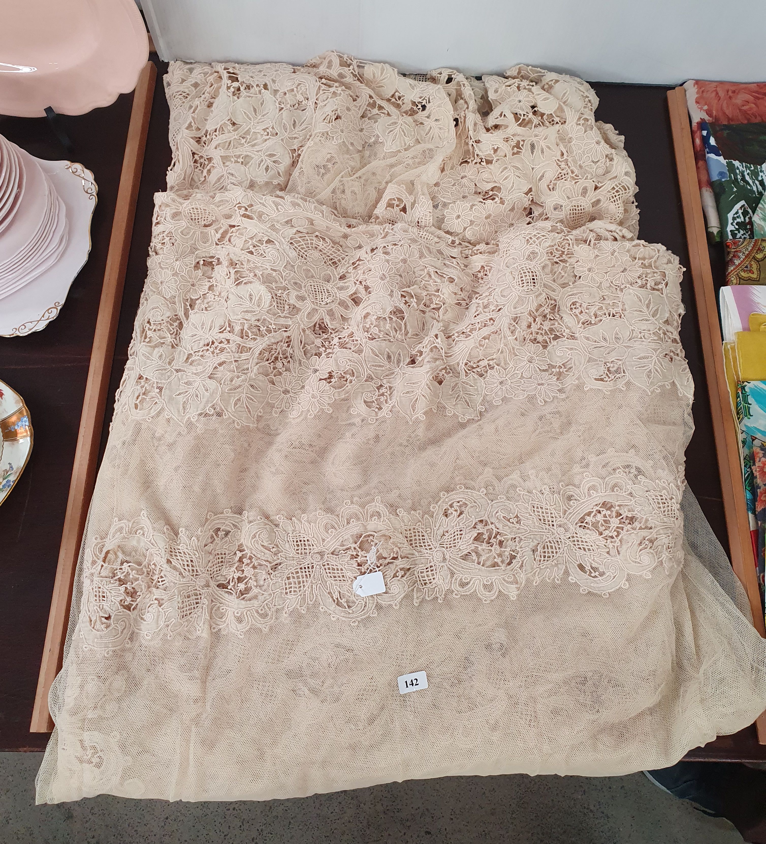 142 · AN ANTIQUE NET AND APPLIQUE BED/TABLE COVER