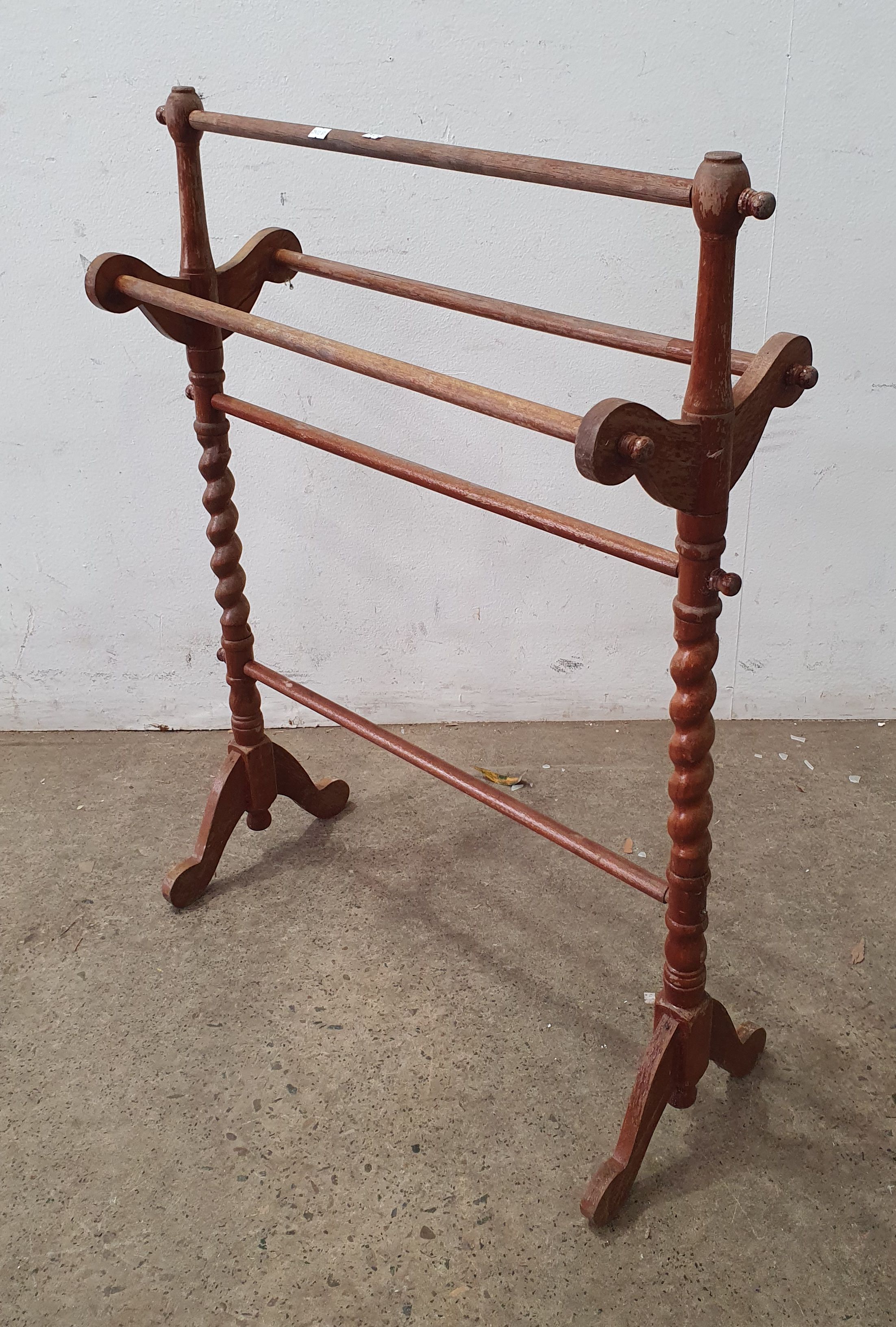 2174 · A TOWEL RAIL