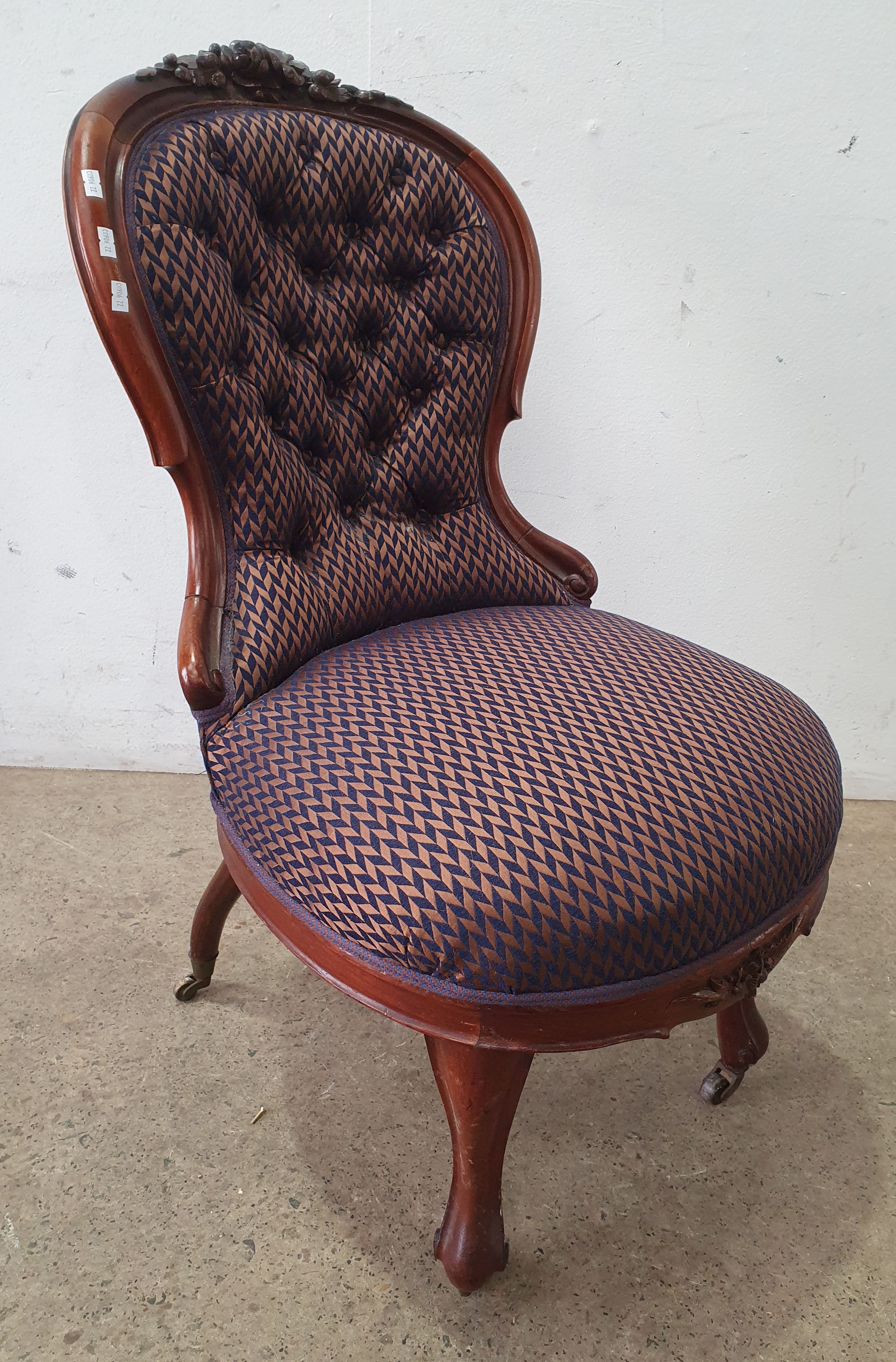 2033 · A VICTORIAN WALNUT BUTTON BACK GRANDMOTHER CHAIR