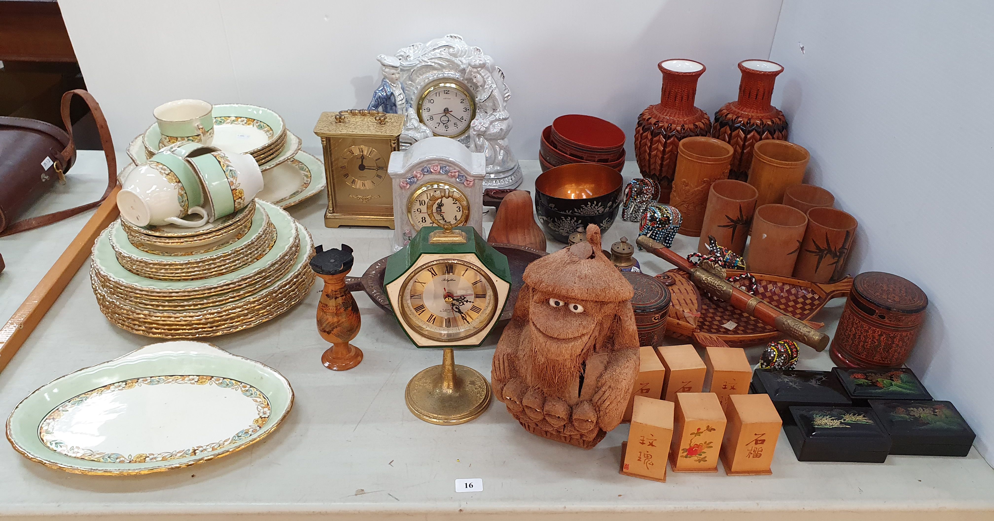 16 · A GROUP OF VARIOUS ITEMS