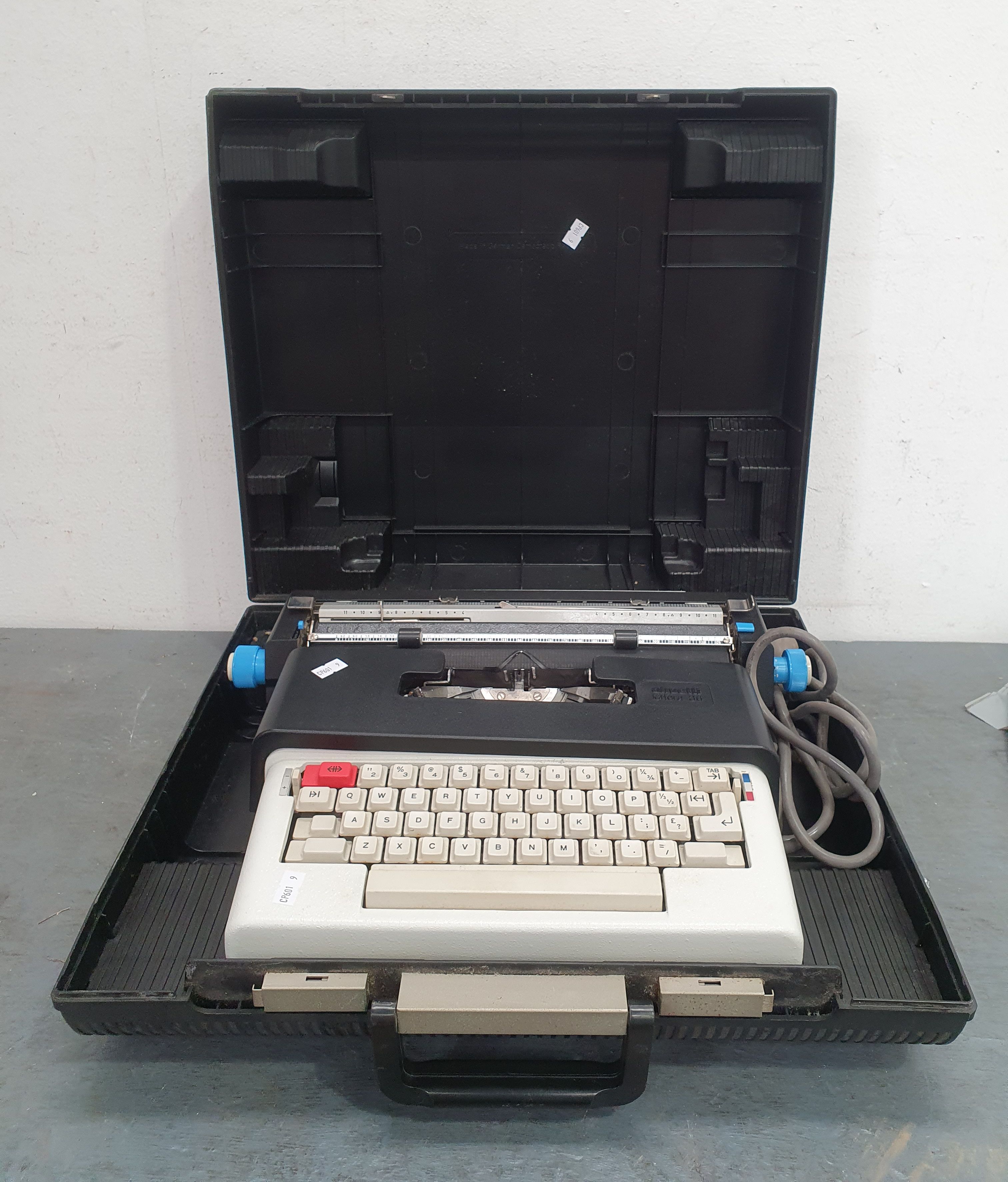 1263 · AN OLIVETTI LETTERA 36 ELECTRIC TYPEWRITER