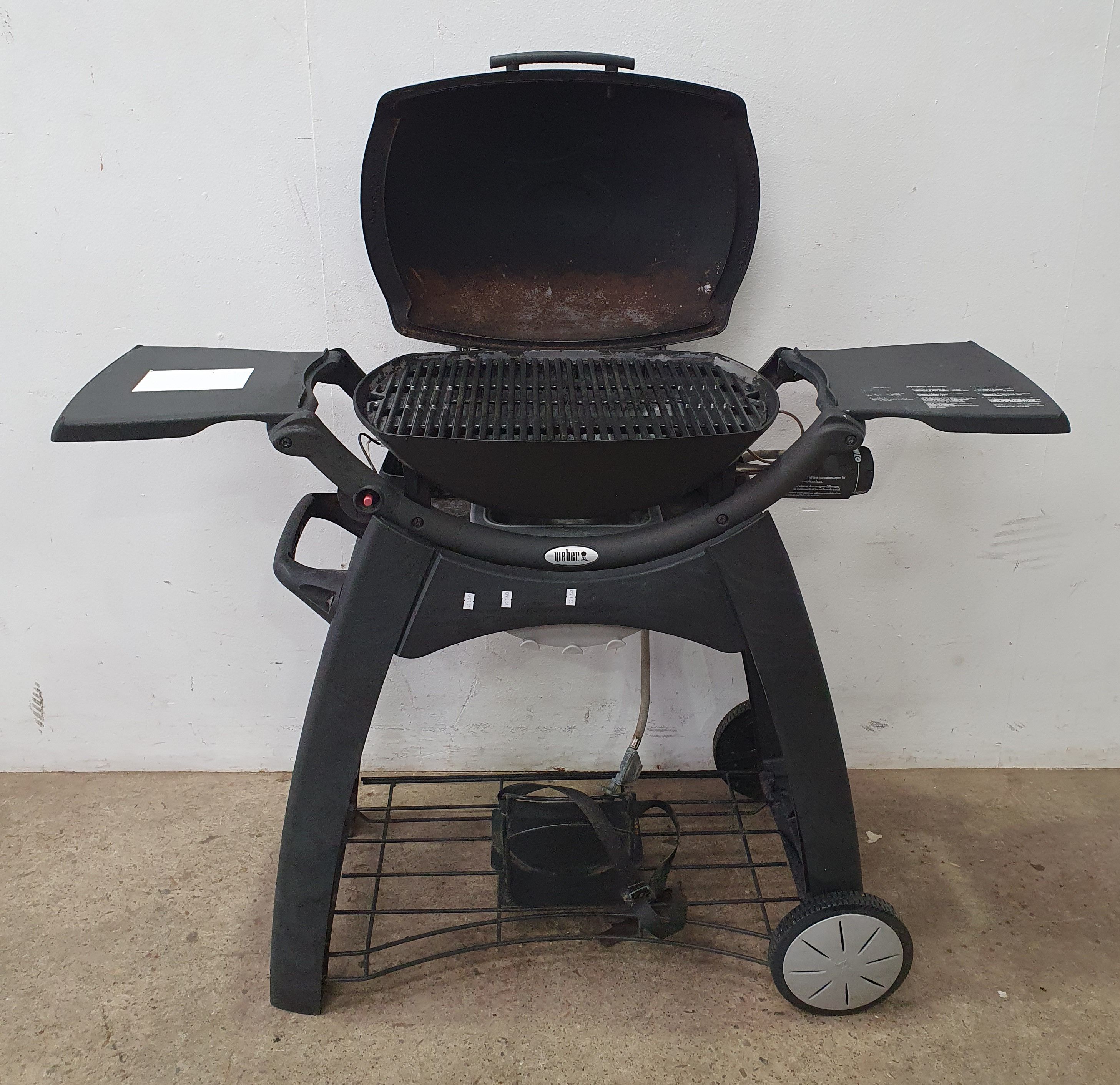 1081 · A WEBER BBQ