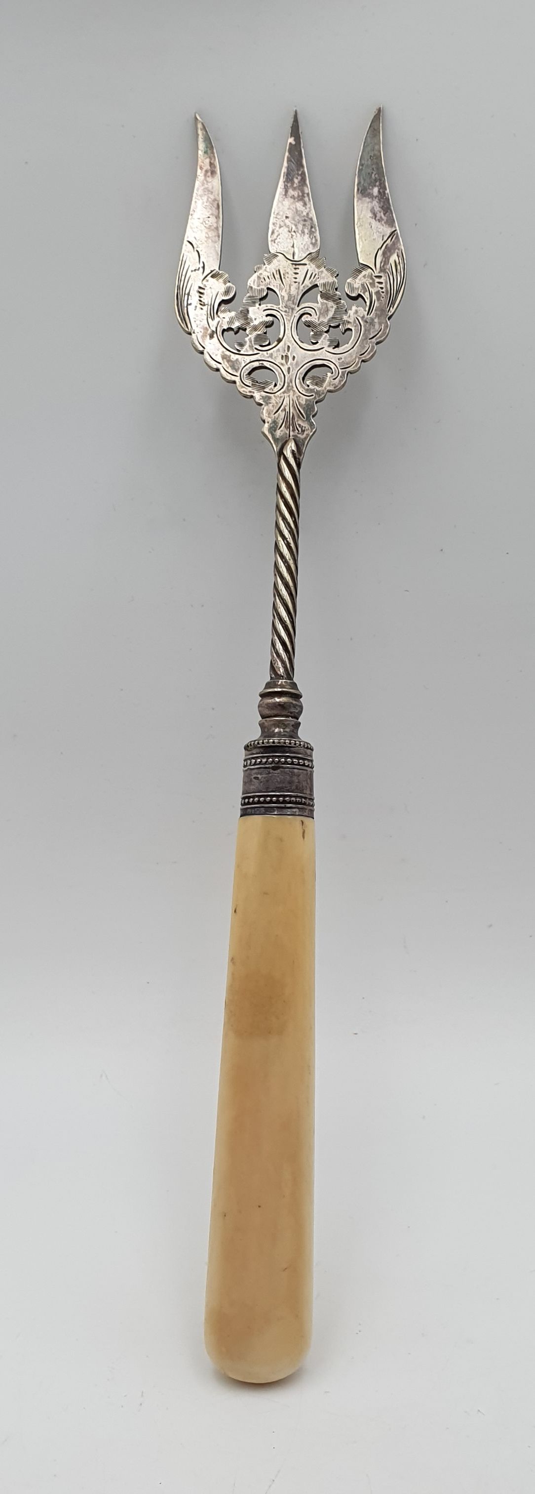 511 · A JAMES ALBERT SCHOLES BONE HANDLED SERVING FORK