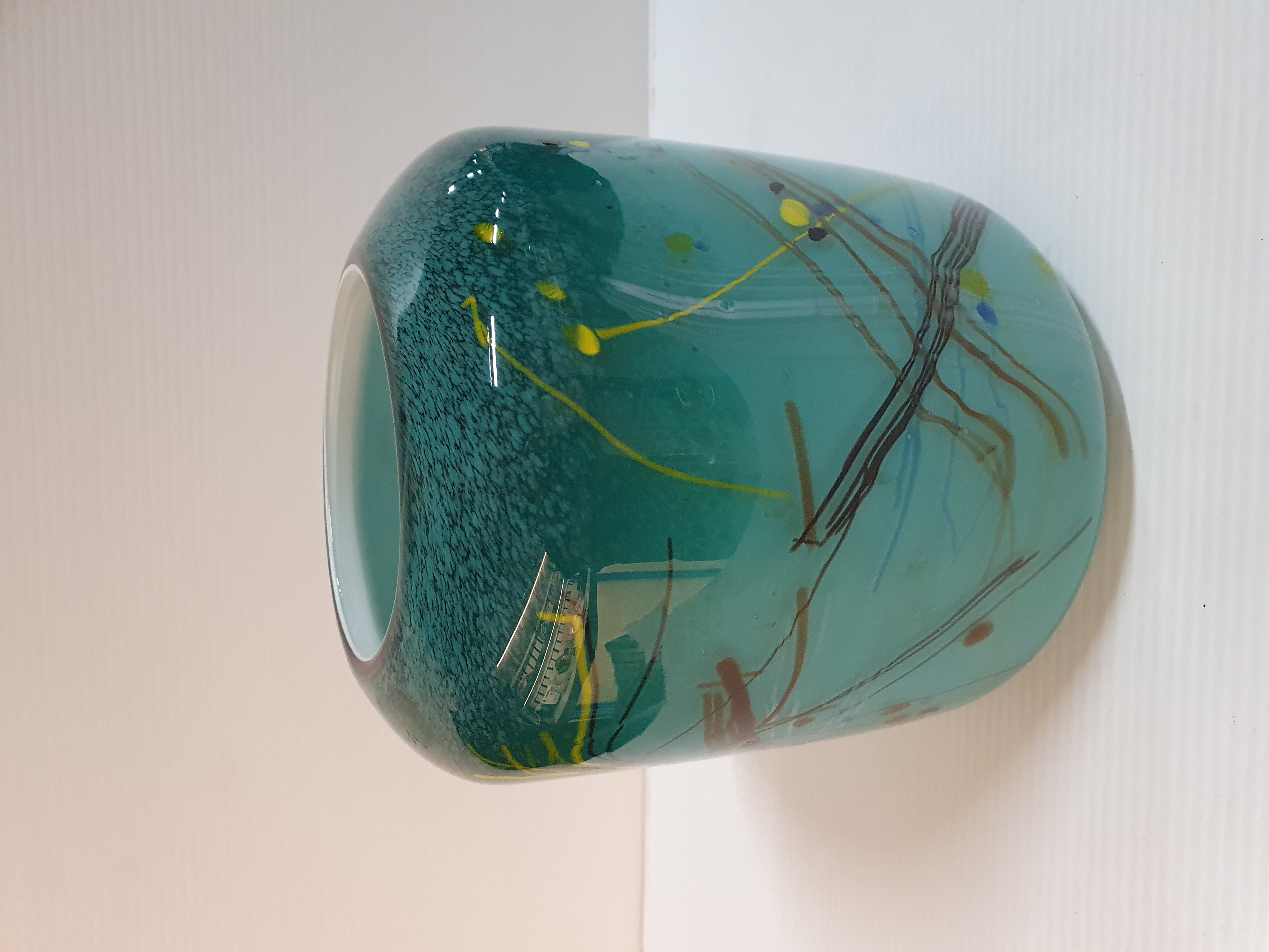 100 · A VIBRANT TURQUOISE ART GLASS VASE