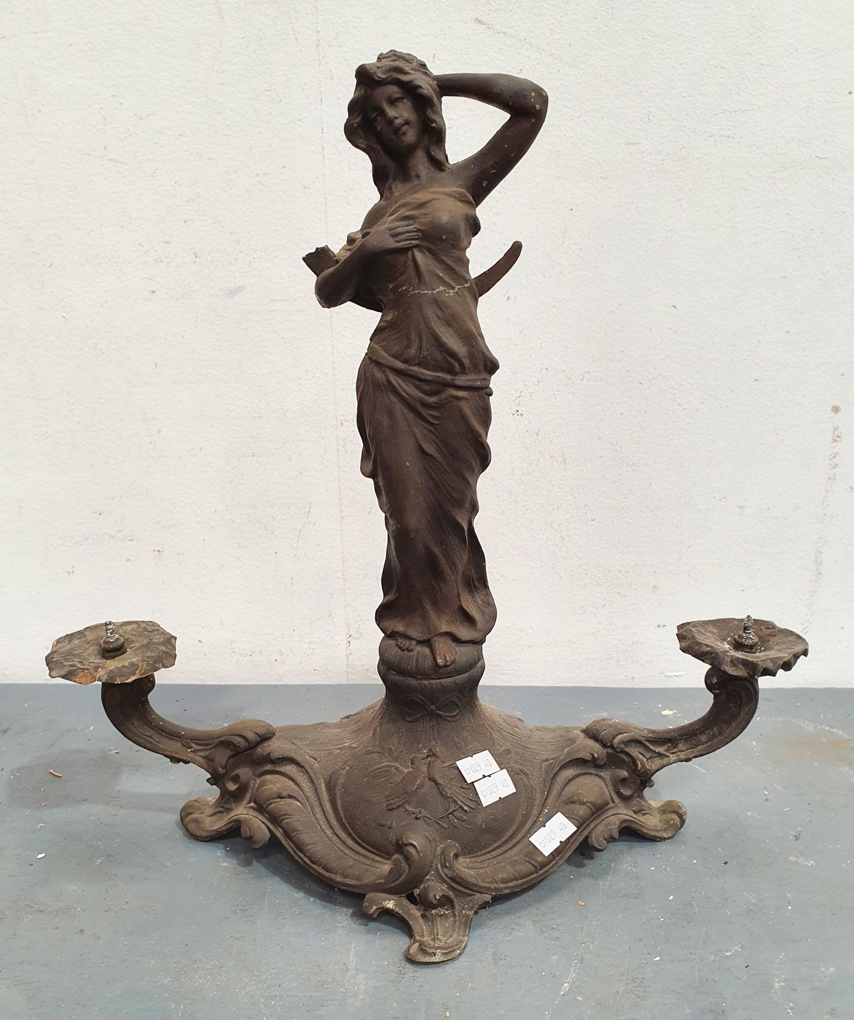 1289 · A CANDLE HOLDER