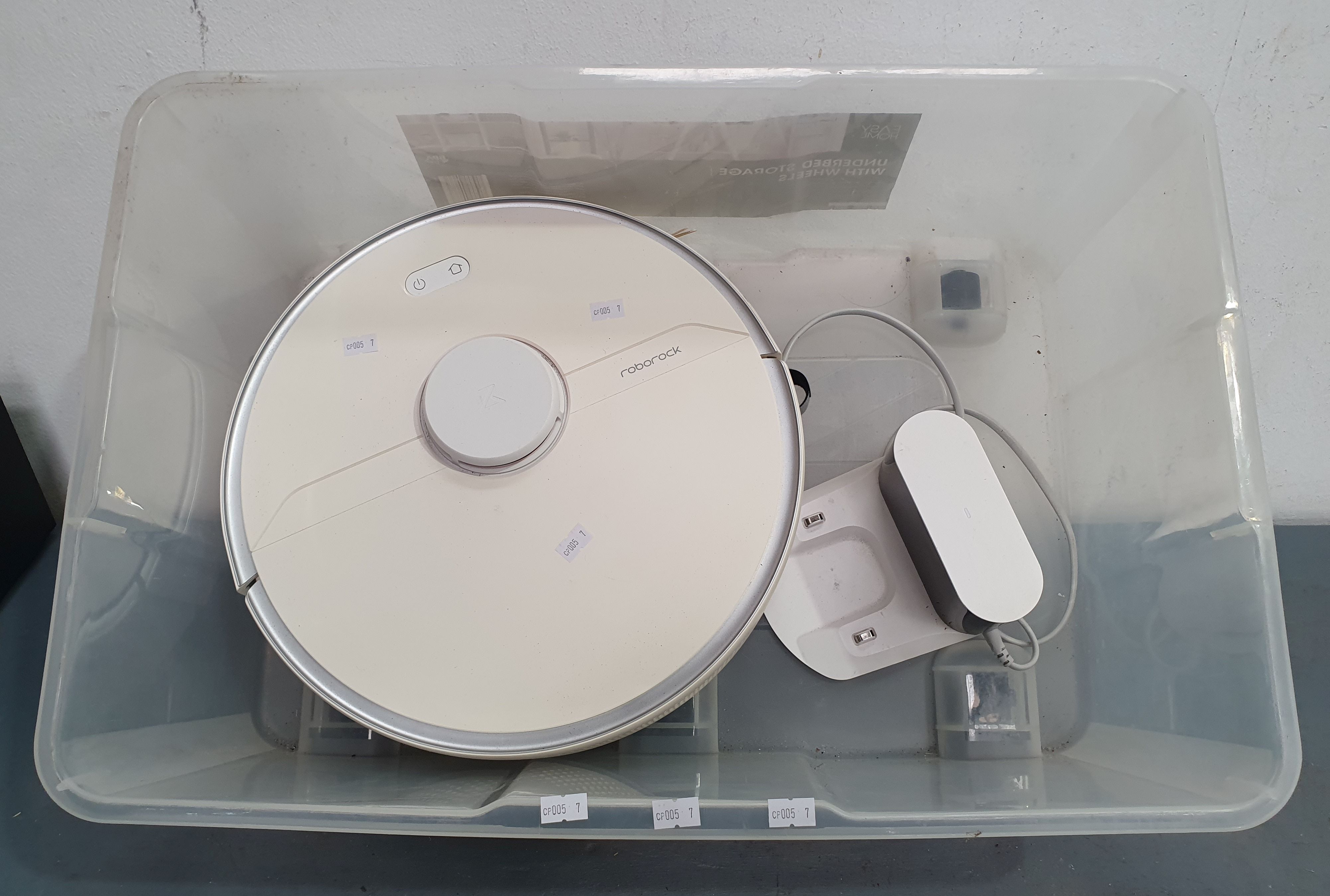 1363 · A ROBOROCK ROBOT VACUUM CLEANER