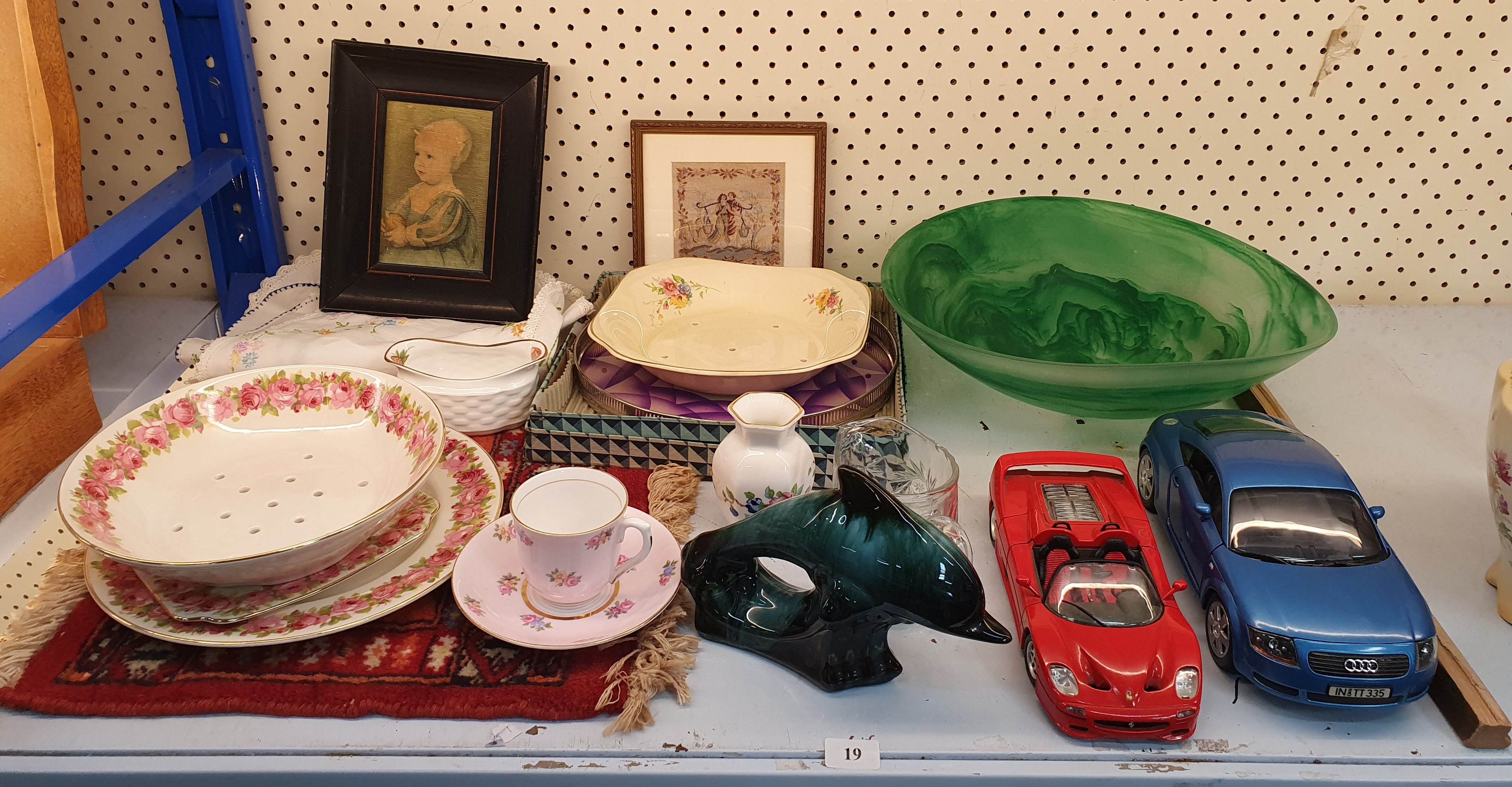 19 · A GROUP OF VARIOUS ITEMS