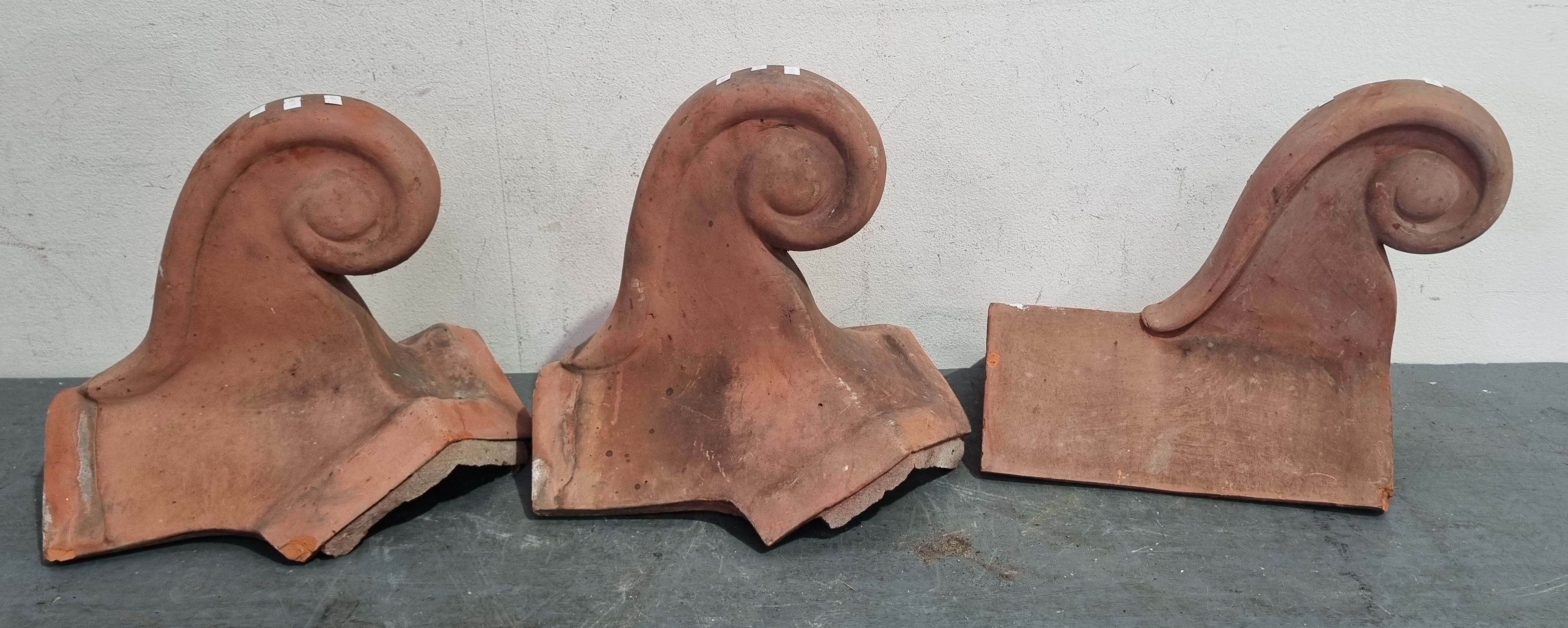 1009 · THREE VARIOUS CORBELLS