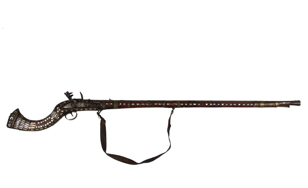 ANTIQUE MIDDLE EASTERN MUSKET – Lofty Marketplace