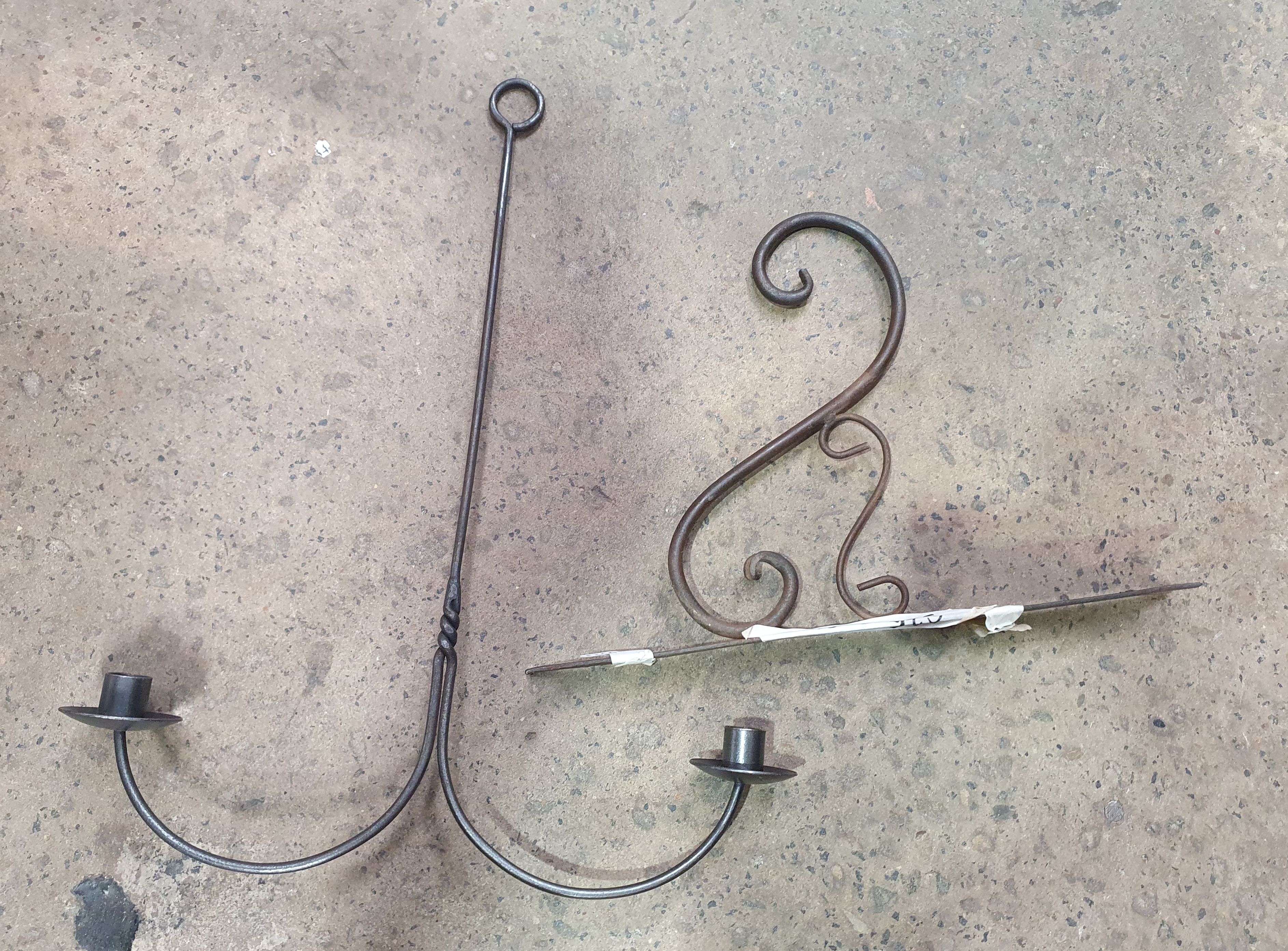 TWO VARIOUS METAL ITEMS